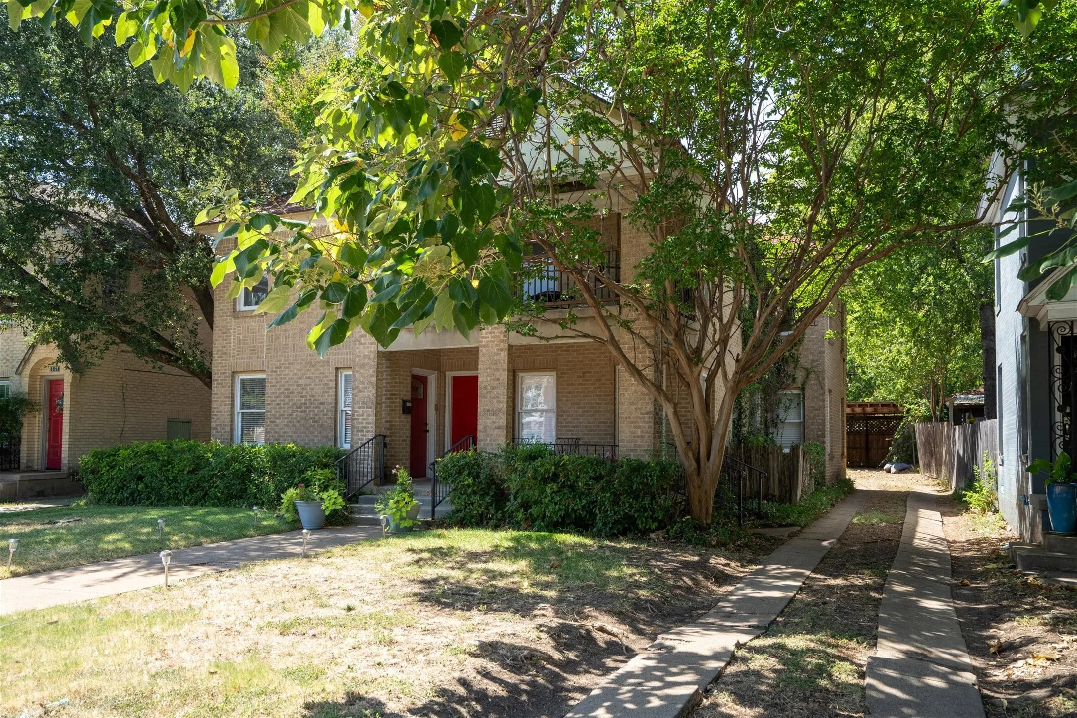 Duplex For Rent in Dallas County , 6131 Reiger Ave Avenue, Dallas, Texas 75214, 2 Bedroom, 1 Bathroom, Garage spaces, 1,229 Sqft, built in 1929, mls#21346355, Real Estate Agent in Dallas, Homes For Rent in Dallas county, Homes For Rent in Dallas, Realtor in Dallas Texas, Real Estate Brokerage Independent Realty Texas, Luminita Cordes Realtor
