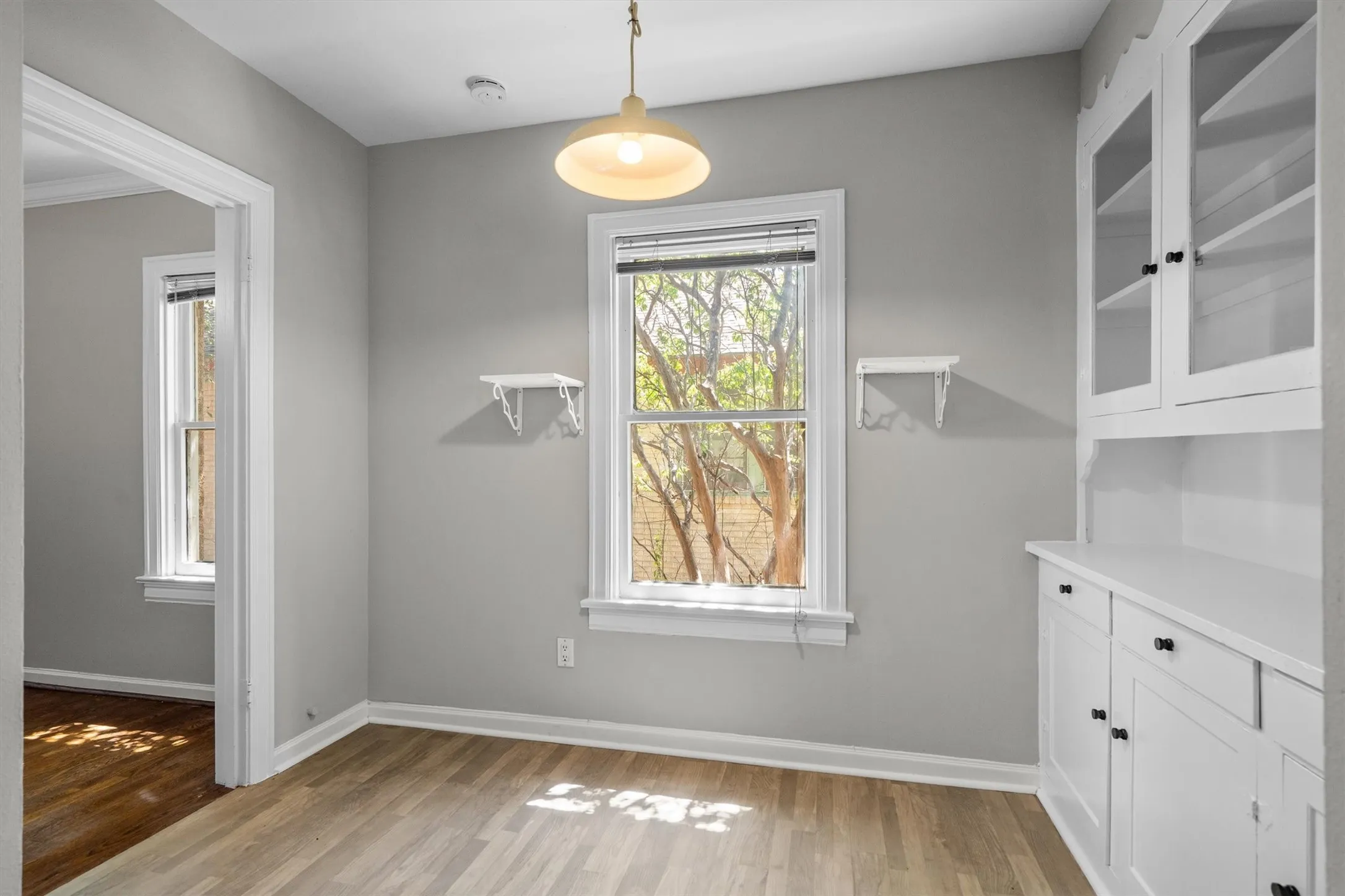 Duplex For Rent in Dallas County , 6131 Reiger Ave Avenue, Dallas, Texas 75214, 2 Bedroom, 1 Bathroom, Garage spaces, 1,229 Sqft, built in 1929, mls#21346355, Real Estate Agent in Dallas, Homes For Rent in Dallas county, Homes For Rent in Dallas, Realtor in Dallas Texas, Real Estate Brokerage Independent Realty Texas, Luminita Cordes Realtor