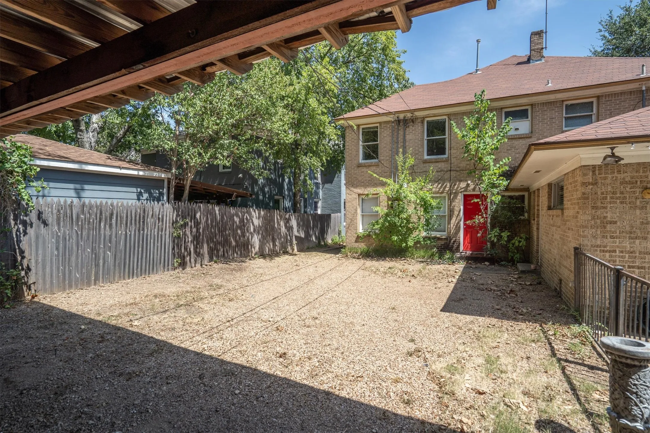 Duplex For Rent in Dallas County , 6131 Reiger Ave Avenue, Dallas, Texas 75214, 2 Bedroom, 1 Bathroom, Garage spaces, 1,229 Sqft, built in 1929, mls#21346355, Real Estate Agent in Dallas, Homes For Rent in Dallas county, Homes For Rent in Dallas, Realtor in Dallas Texas, Real Estate Brokerage Independent Realty Texas, Luminita Cordes Realtor