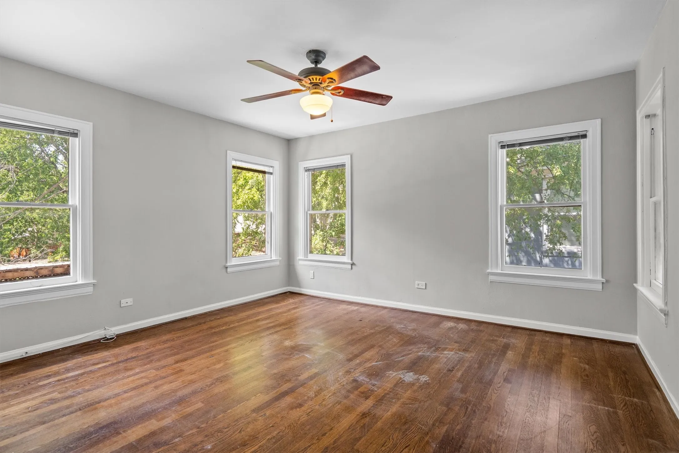 Duplex For Rent in Dallas County , 6131 Reiger Ave Avenue, Dallas, Texas 75214, 2 Bedroom, 1 Bathroom, Garage spaces, 1,229 Sqft, built in 1929, mls#21346355, Real Estate Agent in Dallas, Homes For Rent in Dallas county, Homes For Rent in Dallas, Realtor in Dallas Texas, Real Estate Brokerage Independent Realty Texas, Luminita Cordes Realtor