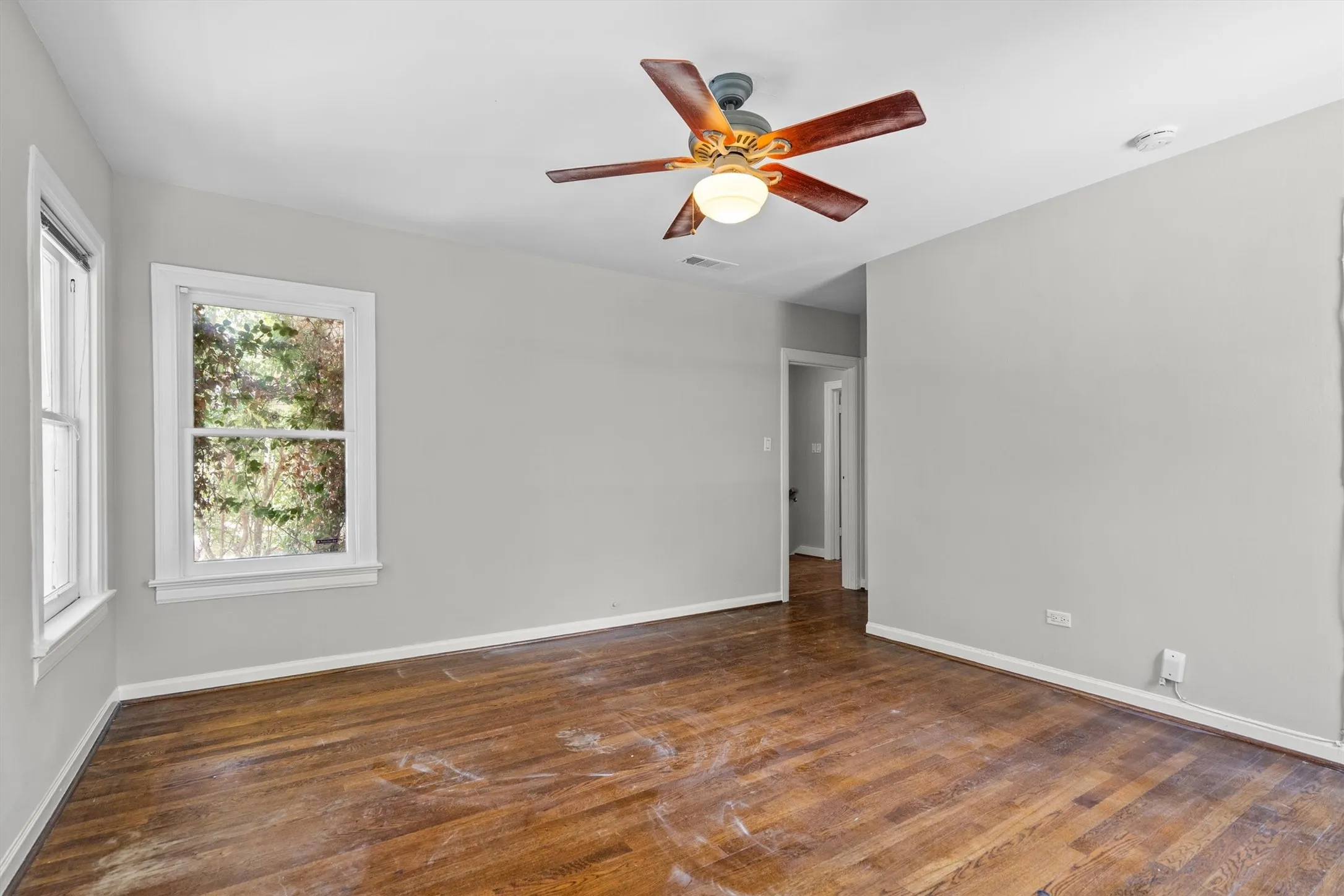 Duplex For Rent in Dallas County , 6131 Reiger Ave Avenue, Dallas, Texas 75214, 2 Bedroom, 1 Bathroom, Garage spaces, 1,229 Sqft, built in 1929, mls#21346355, Real Estate Agent in Dallas, Homes For Rent in Dallas county, Homes For Rent in Dallas, Realtor in Dallas Texas, Real Estate Brokerage Independent Realty Texas, Luminita Cordes Realtor