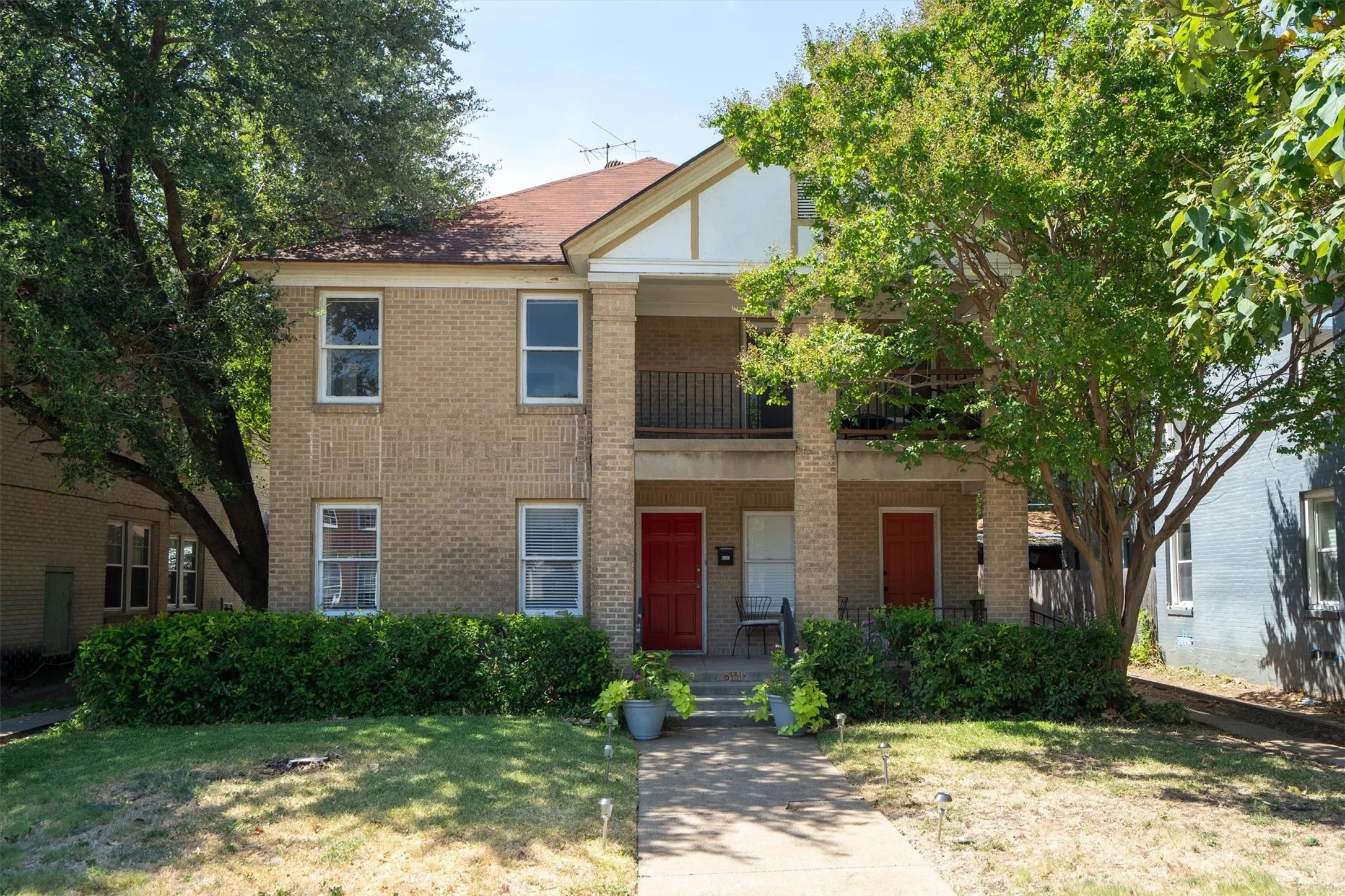 Duplex For Rent in Dallas County , 6131 Reiger Ave Avenue, Dallas, Texas 75214, 2 Bedroom, 1 Bathroom, Garage spaces, 1,229 Sqft, built in 1929, mls#21346355, Real Estate Agent in Dallas, Homes For Rent in Dallas county, Homes For Rent in Dallas, Realtor in Dallas Texas, Real Estate Brokerage Independent Realty Texas, Luminita Cordes Realtor