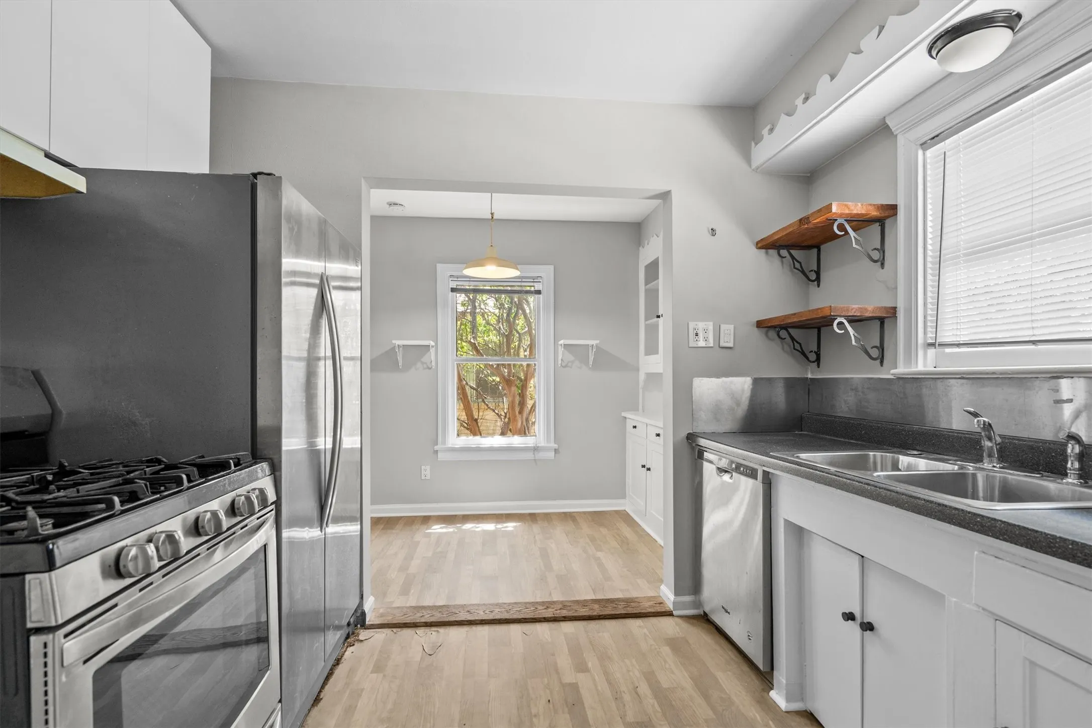 Duplex For Rent in Dallas County , 6131 Reiger Ave Avenue, Dallas, Texas 75214, 2 Bedroom, 1 Bathroom, Garage spaces, 1,229 Sqft, built in 1929, mls#21346355, Real Estate Agent in Dallas, Homes For Rent in Dallas county, Homes For Rent in Dallas, Realtor in Dallas Texas, Real Estate Brokerage Independent Realty Texas, Luminita Cordes Realtor