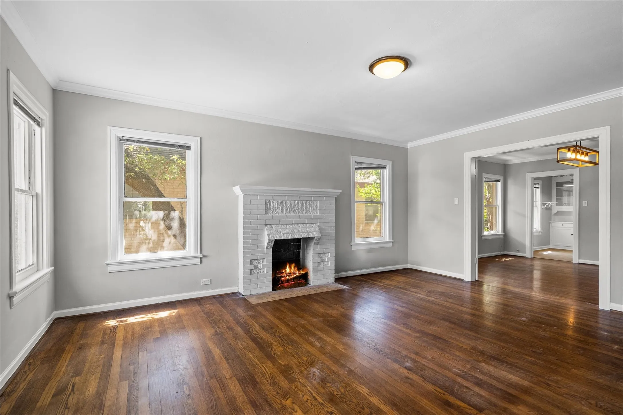 Duplex For Rent in Dallas County , 6131 Reiger Ave Avenue, Dallas, Texas 75214, 2 Bedroom, 1 Bathroom, Garage spaces, 1,229 Sqft, built in 1929, mls#21346355, Real Estate Agent in Dallas, Homes For Rent in Dallas county, Homes For Rent in Dallas, Realtor in Dallas Texas, Real Estate Brokerage Independent Realty Texas, Luminita Cordes Realtor