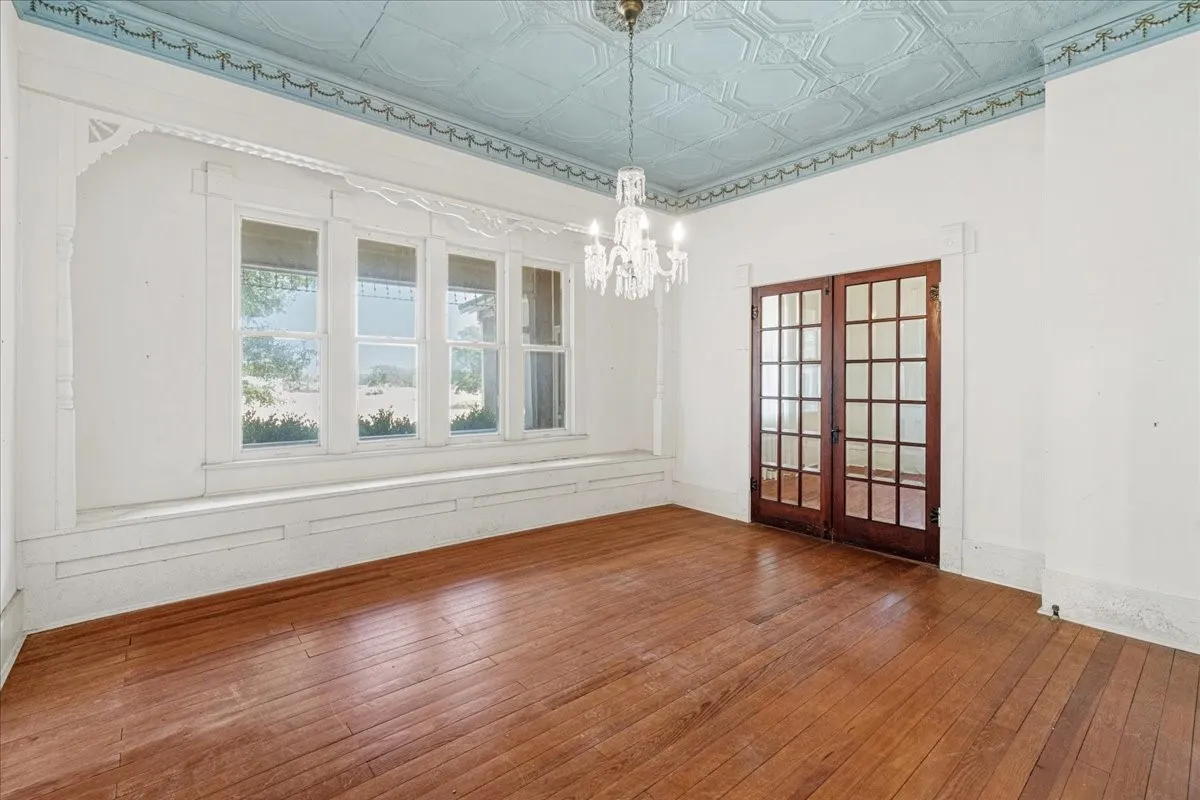 Single Family Residence For Sale in Navarro County , 106 N 1st Street W, Dawson, Texas 76639, 2 Bedroom, 2 Bathroom, Garage spaces, 1,990 Sqft, built in 1925, mls#21346240, Real Estate Agent in Dawson, Homes For Sale in Navarro county, Homes For Sale in Dawson, Realtor in Dawson Texas, Real Estate Brokerage Independent Realty Texas, Luminita Cordes Realtor