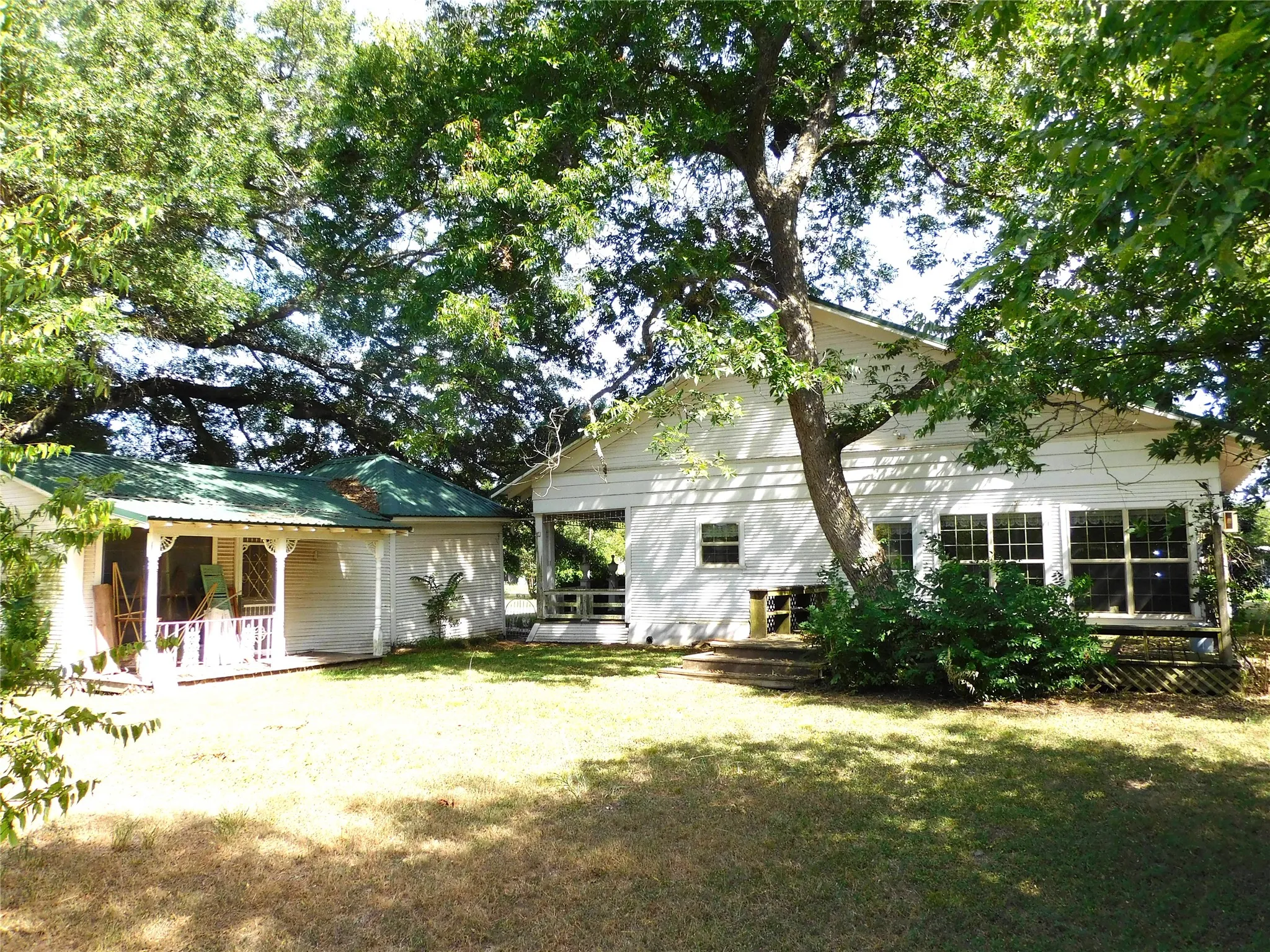 Back yard showing craft or hobby house