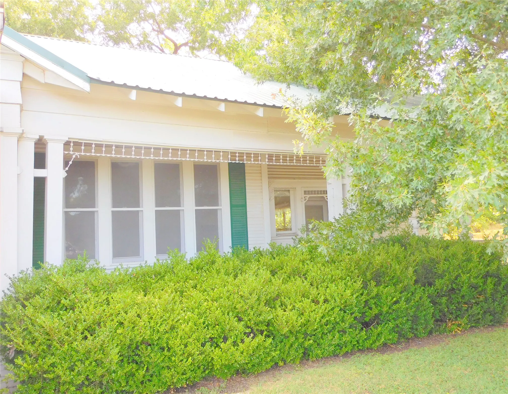 Single Family Residence For Sale in Navarro County , 106 N 1st Street W, Dawson, Texas 76639, 2 Bedroom, 2 Bathroom, Garage spaces, 1,990 Sqft, built in 1925, mls#21346240, Real Estate Agent in Dawson, Homes For Sale in Navarro county, Homes For Sale in Dawson, Realtor in Dawson Texas, Real Estate Brokerage Independent Realty Texas, Luminita Cordes Realtor