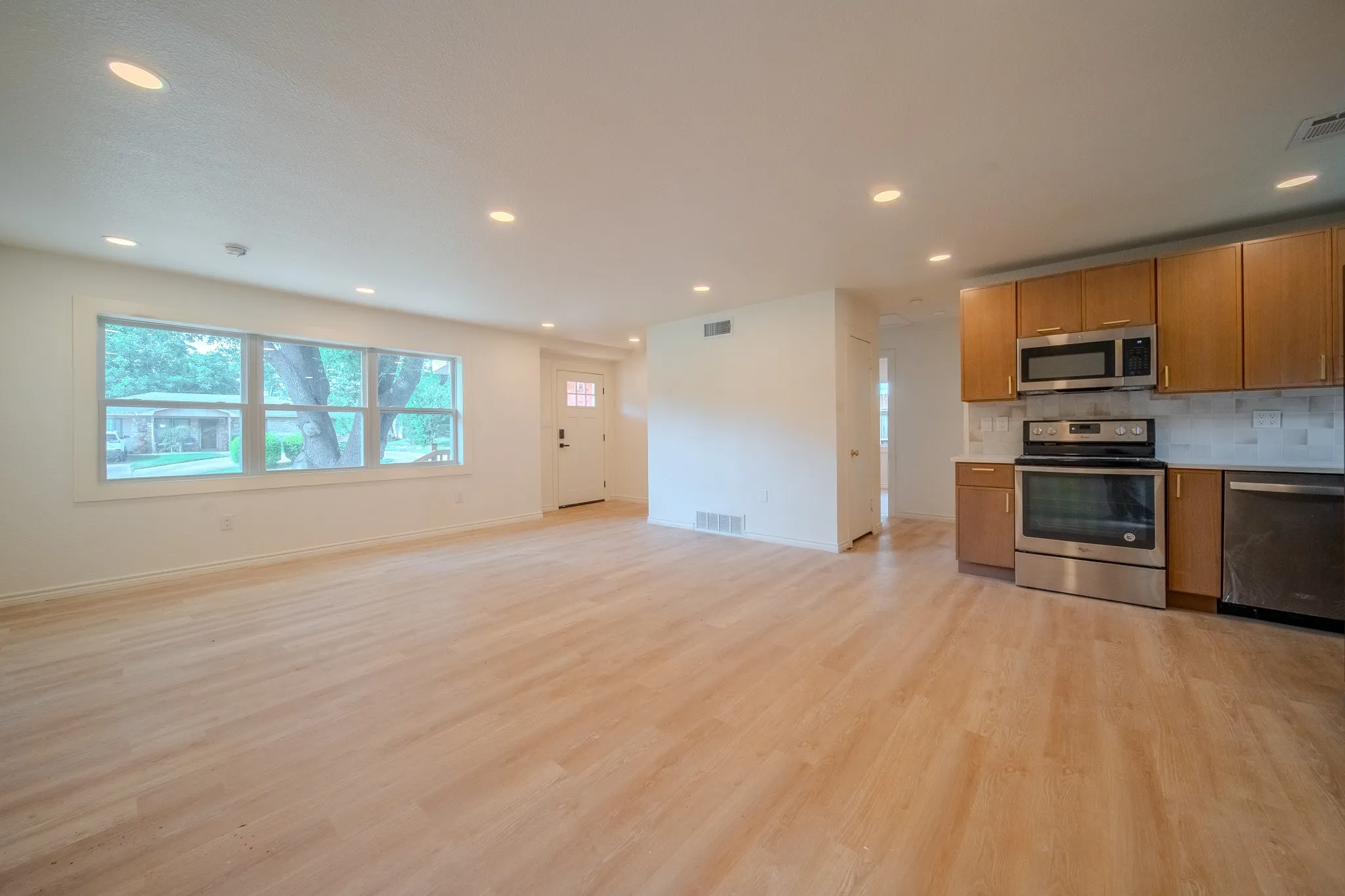 Single Family Residence For Sale in Dallas County , 1140 Fair Oaks Drive, Irving, Texas 75060, 4 Bedroom, 2 Bathroom, Garage spaces, 1,363 Sqft, built in 1955, mls#21346383, Real Estate Agent in Irving, Homes For Sale in Dallas county, Homes For Sale in Irving, Realtor in Irving Texas, Real Estate Brokerage Independent Realty Texas, Luminita Cordes Realtor