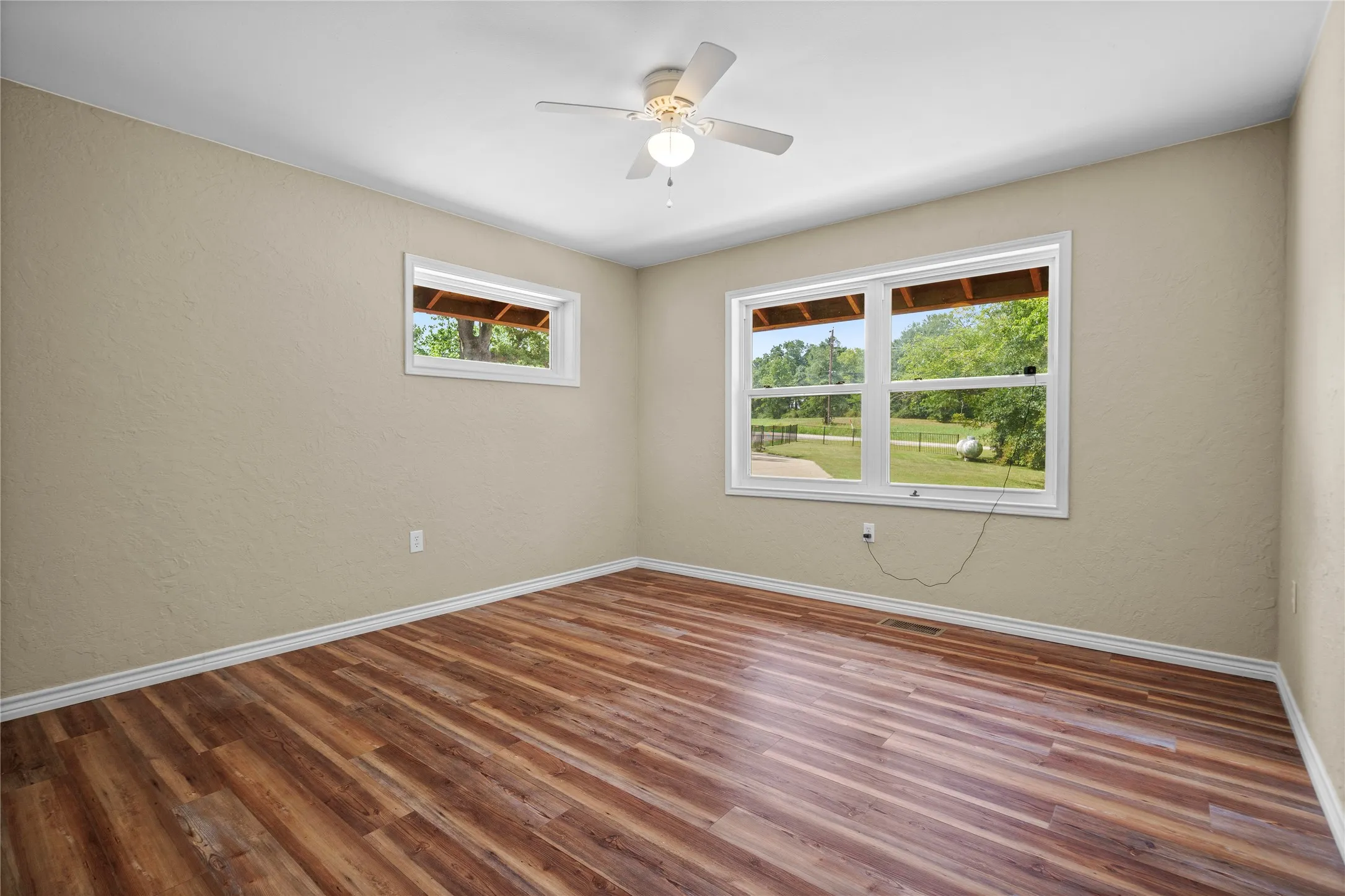 Single Family Residence For Sale in Henderson County , 101 Royal Circle, Tool, Texas 75143, 3 Bedroom, 2 Bathroom, Garage spaces, 1,983 Sqft, built in 1969, mls#21296754, Real Estate Agent in Tool, Homes For Sale in Henderson county, Homes For Sale in Tool, Realtor in Tool Texas, Real Estate Brokerage Independent Realty Texas, Luminita Cordes Realtor