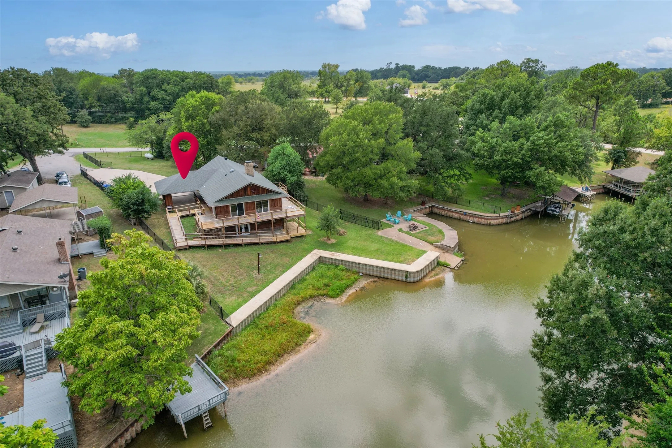 Single Family Residence For Sale in Henderson County , 101 Royal Circle, Tool, Texas 75143, 3 Bedroom, 2 Bathroom, Garage spaces, 1,983 Sqft, built in 1969, mls#21296754, Real Estate Agent in Tool, Homes For Sale in Henderson county, Homes For Sale in Tool, Realtor in Tool Texas, Real Estate Brokerage Independent Realty Texas, Luminita Cordes Realtor