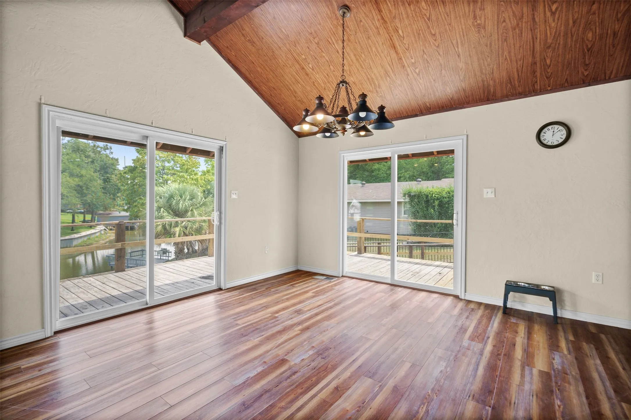 Single Family Residence For Sale in Henderson County , 101 Royal Circle, Tool, Texas 75143, 3 Bedroom, 2 Bathroom, Garage spaces, 1,983 Sqft, built in 1969, mls#21296754, Real Estate Agent in Tool, Homes For Sale in Henderson county, Homes For Sale in Tool, Realtor in Tool Texas, Real Estate Brokerage Independent Realty Texas, Luminita Cordes Realtor
