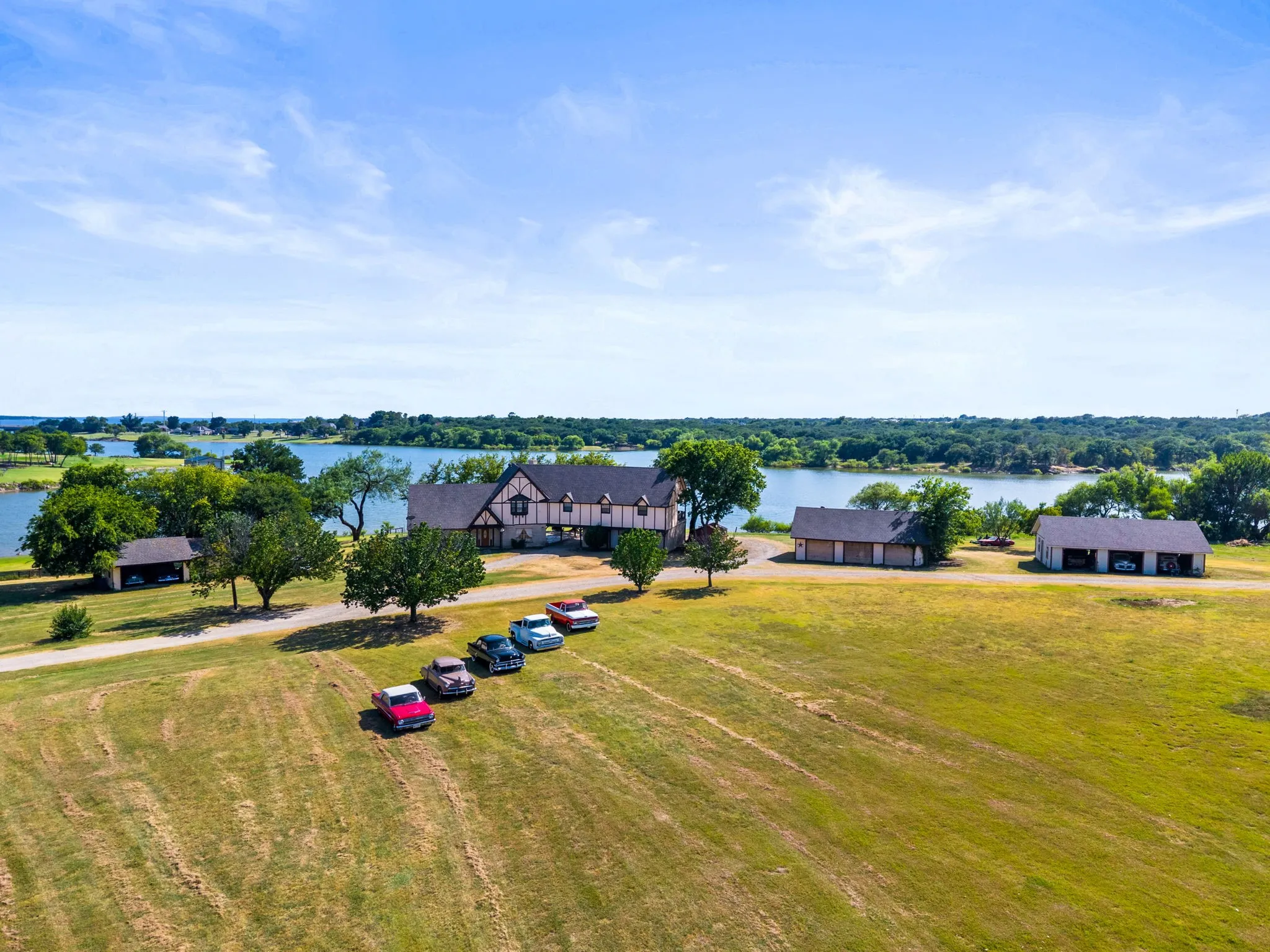 Single Family Residence For Sale in Denton County , 1113 Shahan Prairie Road, Little Elm, Texas 75068, 5 Bedroom, 3 Bathroom, 8 Garage spaces, 3,356 Sqft, built in 1963, mls#21346038, Real Estate Agent in Little Elm, Homes For Sale in Denton county, Homes For Sale in Little Elm, Realtor in Little Elm Texas, Real Estate Brokerage Independent Realty Texas, Luminita Cordes Realtor