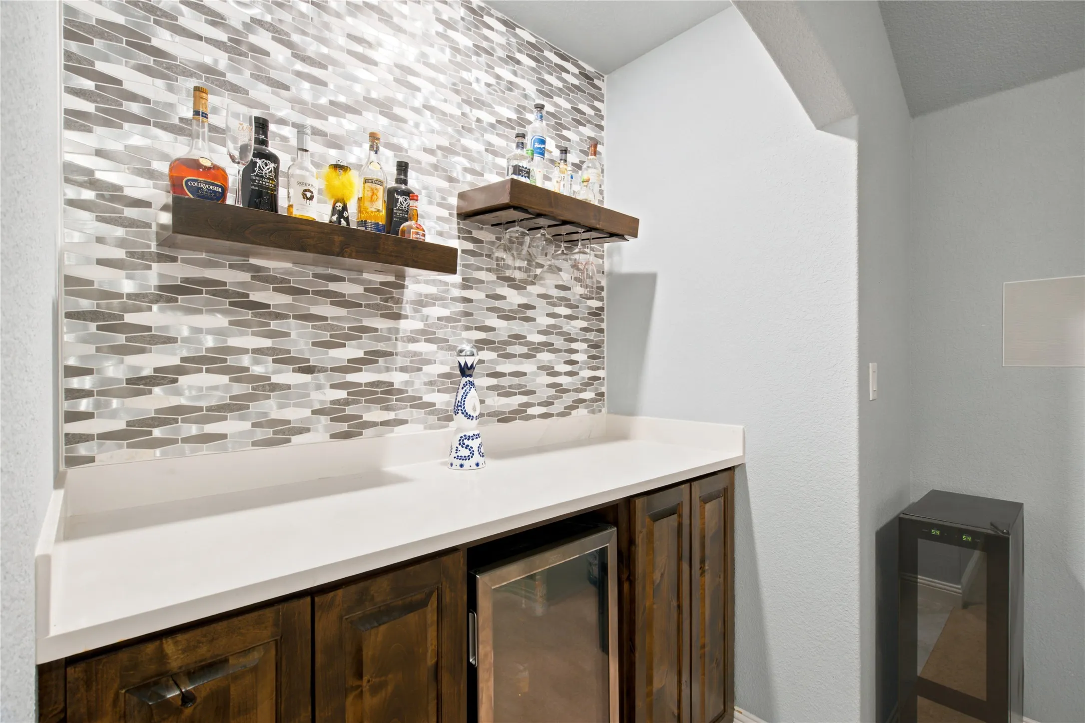 Single Family Residence For Sale in Tarrant County , 5616 Salt Springs Drive, Fort Worth, Texas 76179, 4 Bedroom, 3 Bathroom, 2 Garage spaces, 2,910 Sqft, built in 2019, mls#21346213, Real Estate Agent in Fort Worth, Homes For Sale in Tarrant county, Homes For Sale in Fort Worth, Realtor in Fort Worth Texas, Real Estate Brokerage Independent Realty Texas, Luminita Cordes Realtor