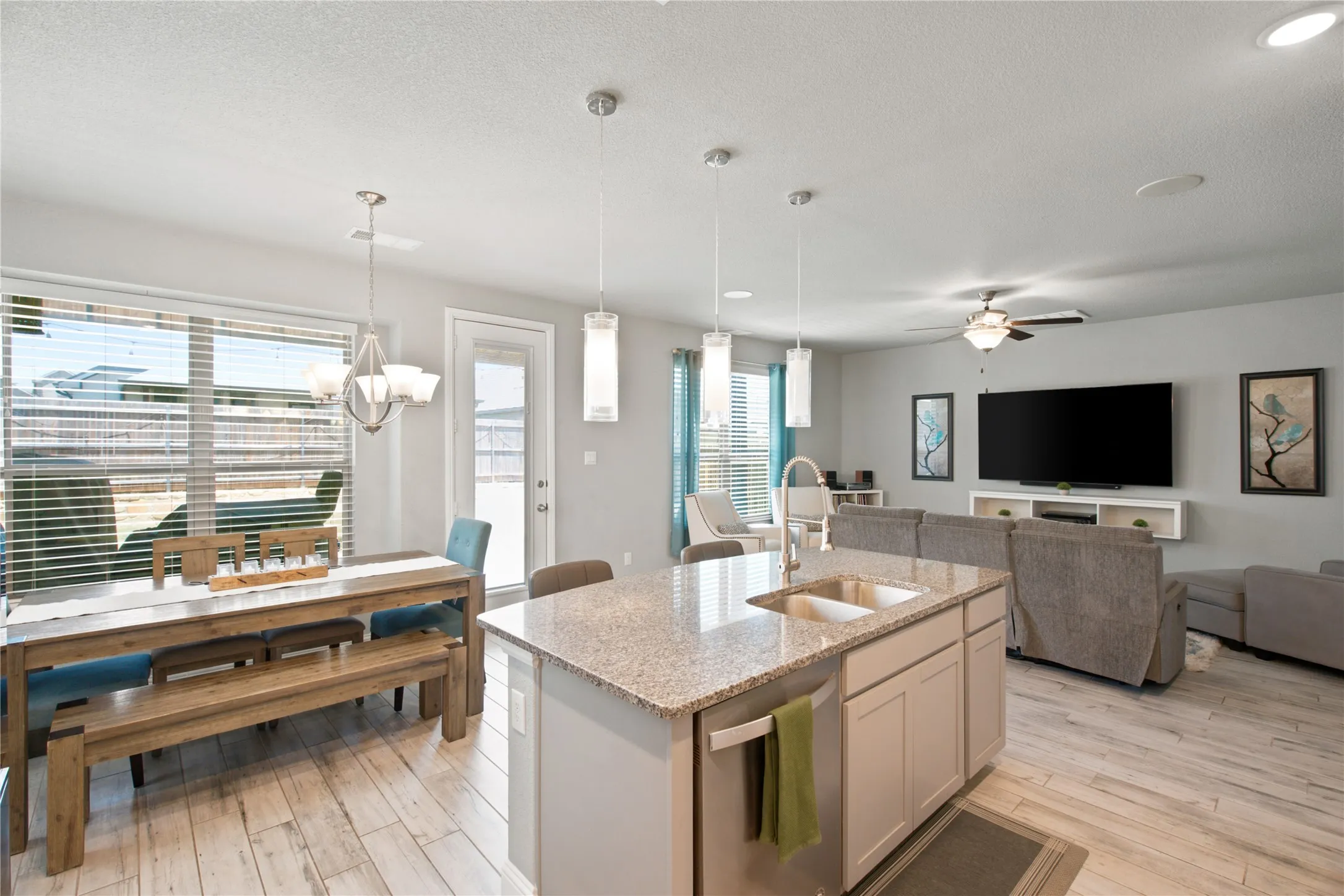 Single Family Residence For Sale in Tarrant County , 5616 Salt Springs Drive, Fort Worth, Texas 76179, 4 Bedroom, 3 Bathroom, 2 Garage spaces, 2,910 Sqft, built in 2019, mls#21346213, Real Estate Agent in Fort Worth, Homes For Sale in Tarrant county, Homes For Sale in Fort Worth, Realtor in Fort Worth Texas, Real Estate Brokerage Independent Realty Texas, Luminita Cordes Realtor