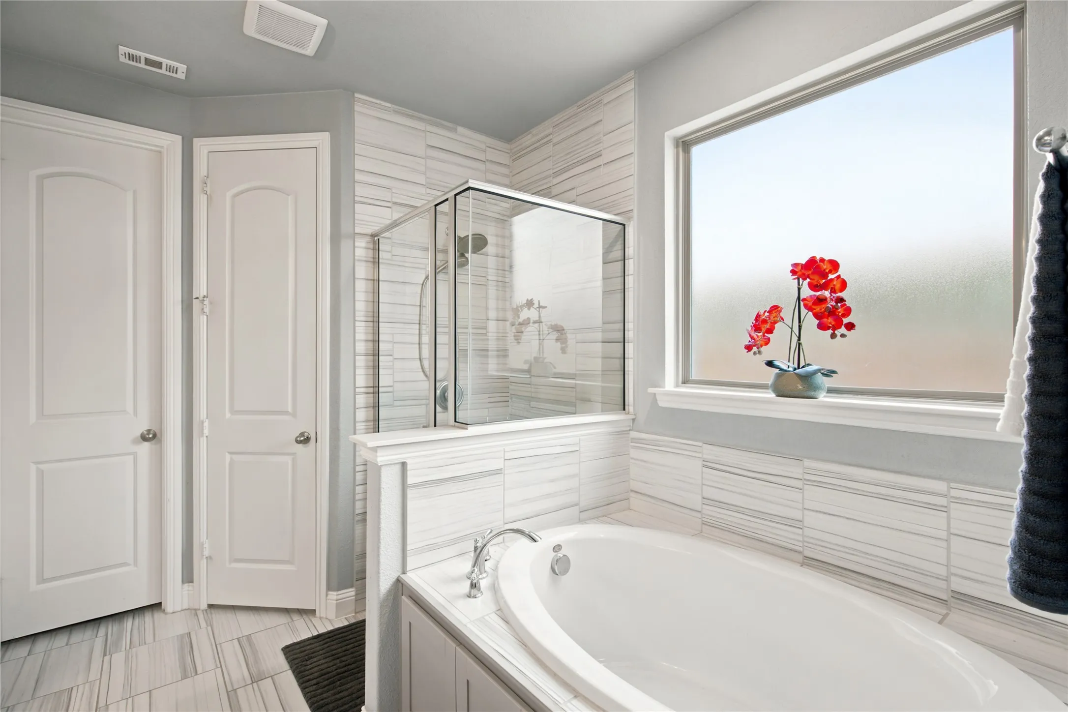 Single Family Residence For Sale in Tarrant County , 5616 Salt Springs Drive, Fort Worth, Texas 76179, 4 Bedroom, 3 Bathroom, 2 Garage spaces, 2,910 Sqft, built in 2019, mls#21346213, Real Estate Agent in Fort Worth, Homes For Sale in Tarrant county, Homes For Sale in Fort Worth, Realtor in Fort Worth Texas, Real Estate Brokerage Independent Realty Texas, Luminita Cordes Realtor