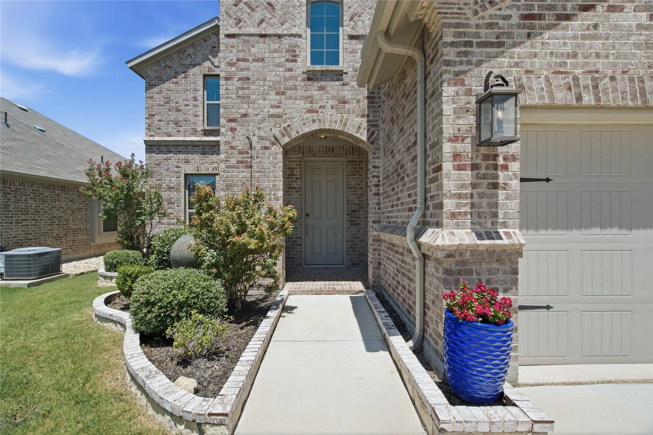 Single Family Residence For Sale in Tarrant County , 5616 Salt Springs Drive, Fort Worth, Texas 76179, 4 Bedroom, 3 Bathroom, 2 Garage spaces, 2,910 Sqft, built in 2019, mls#21346213, Real Estate Agent in Fort Worth, Homes For Sale in Tarrant county, Homes For Sale in Fort Worth, Realtor in Fort Worth Texas, Real Estate Brokerage Independent Realty Texas, Luminita Cordes Realtor