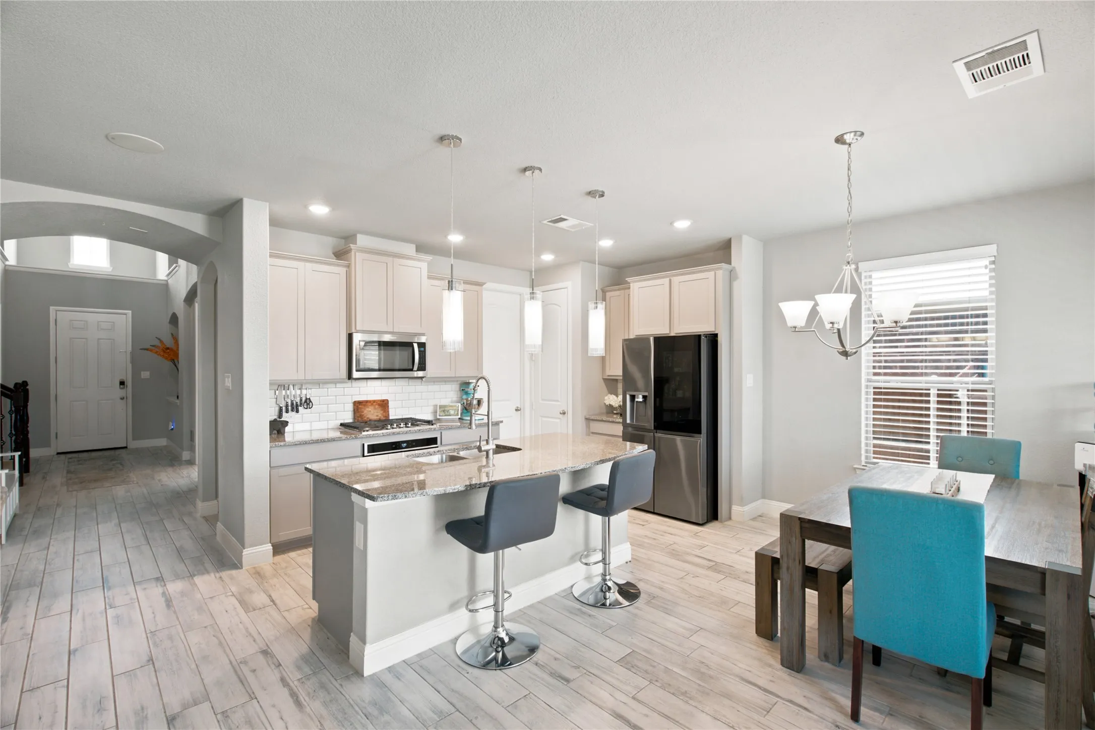 Single Family Residence For Sale in Tarrant County , 5616 Salt Springs Drive, Fort Worth, Texas 76179, 4 Bedroom, 3 Bathroom, 2 Garage spaces, 2,910 Sqft, built in 2019, mls#21346213, Real Estate Agent in Fort Worth, Homes For Sale in Tarrant county, Homes For Sale in Fort Worth, Realtor in Fort Worth Texas, Real Estate Brokerage Independent Realty Texas, Luminita Cordes Realtor