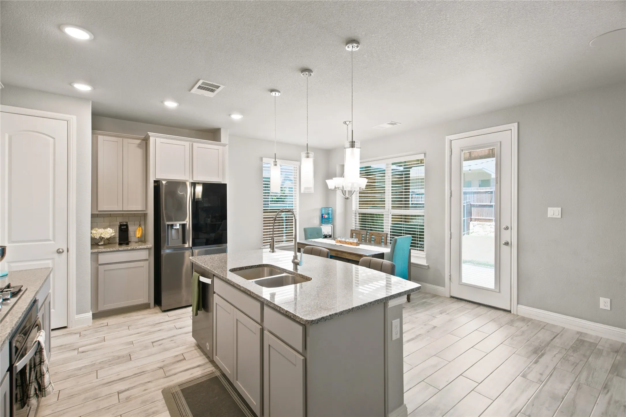 Single Family Residence For Sale in Tarrant County , 5616 Salt Springs Drive, Fort Worth, Texas 76179, 4 Bedroom, 3 Bathroom, 2 Garage spaces, 2,910 Sqft, built in 2019, mls#21346213, Real Estate Agent in Fort Worth, Homes For Sale in Tarrant county, Homes For Sale in Fort Worth, Realtor in Fort Worth Texas, Real Estate Brokerage Independent Realty Texas, Luminita Cordes Realtor