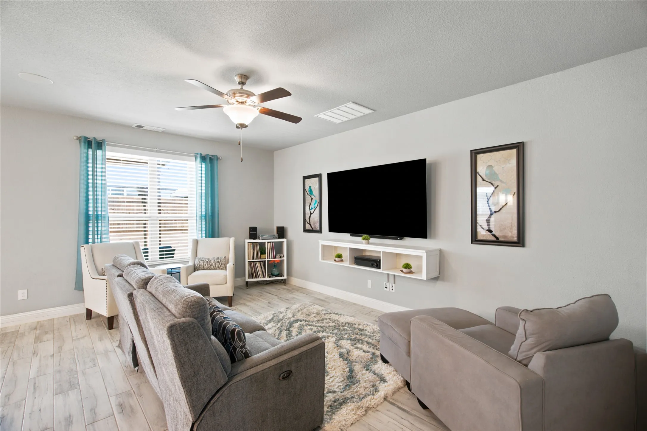 Single Family Residence For Sale in Tarrant County , 5616 Salt Springs Drive, Fort Worth, Texas 76179, 4 Bedroom, 3 Bathroom, 2 Garage spaces, 2,910 Sqft, built in 2019, mls#21346213, Real Estate Agent in Fort Worth, Homes For Sale in Tarrant county, Homes For Sale in Fort Worth, Realtor in Fort Worth Texas, Real Estate Brokerage Independent Realty Texas, Luminita Cordes Realtor