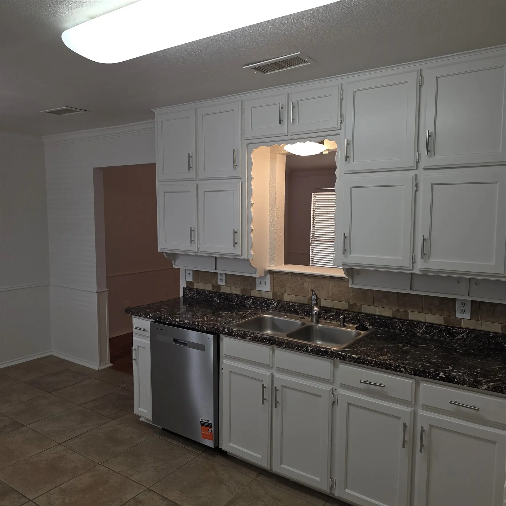 Single Family Residence For Sale in Tarrant County , 5525 Parliament Drive, Arlington, Texas 76017, 3 Bedroom, 2 Bathroom, 2 Garage spaces, 1,567 Sqft, built in 1980, mls#21346330, Real Estate Agent in Arlington, Homes For Sale in Tarrant county, Homes For Sale in Arlington, Realtor in Arlington Texas, Real Estate Brokerage Independent Realty Texas, Luminita Cordes Realtor