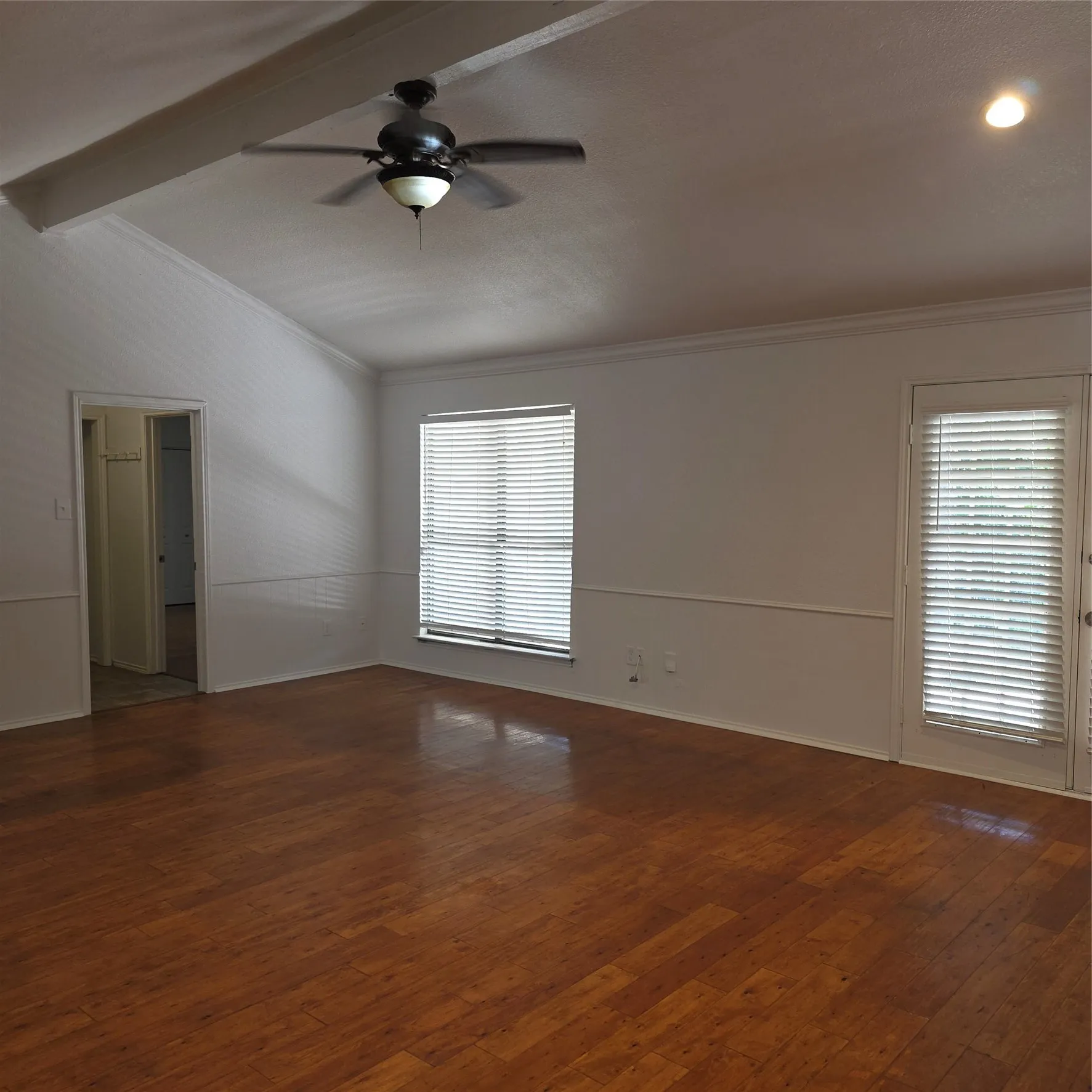 Single Family Residence For Sale in Tarrant County , 5525 Parliament Drive, Arlington, Texas 76017, 3 Bedroom, 2 Bathroom, 2 Garage spaces, 1,567 Sqft, built in 1980, mls#21346330, Real Estate Agent in Arlington, Homes For Sale in Tarrant county, Homes For Sale in Arlington, Realtor in Arlington Texas, Real Estate Brokerage Independent Realty Texas, Luminita Cordes Realtor
