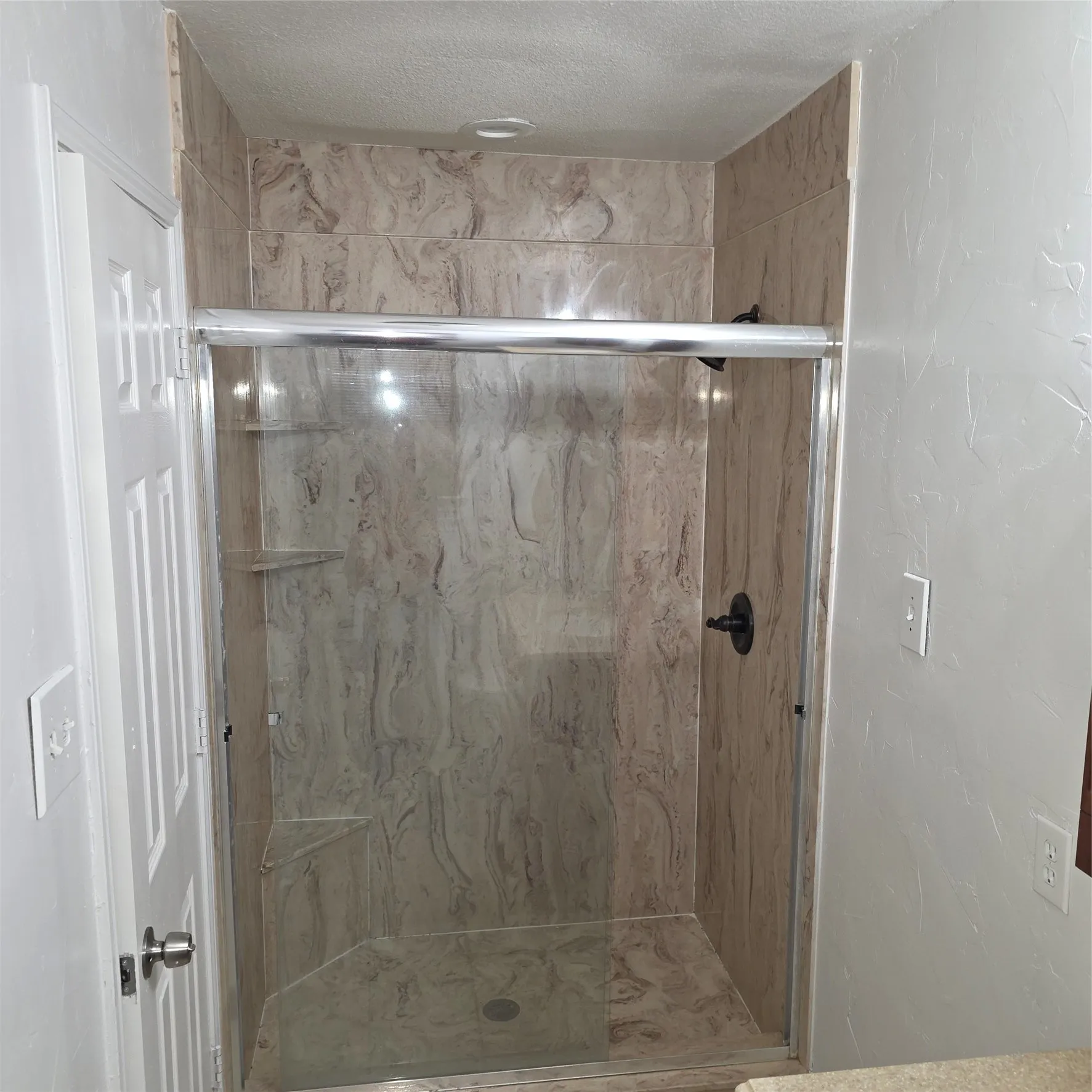 Single Family Residence For Sale in Tarrant County , 5525 Parliament Drive, Arlington, Texas 76017, 3 Bedroom, 2 Bathroom, 2 Garage spaces, 1,567 Sqft, built in 1980, mls#21346330, Real Estate Agent in Arlington, Homes For Sale in Tarrant county, Homes For Sale in Arlington, Realtor in Arlington Texas, Real Estate Brokerage Independent Realty Texas, Luminita Cordes Realtor