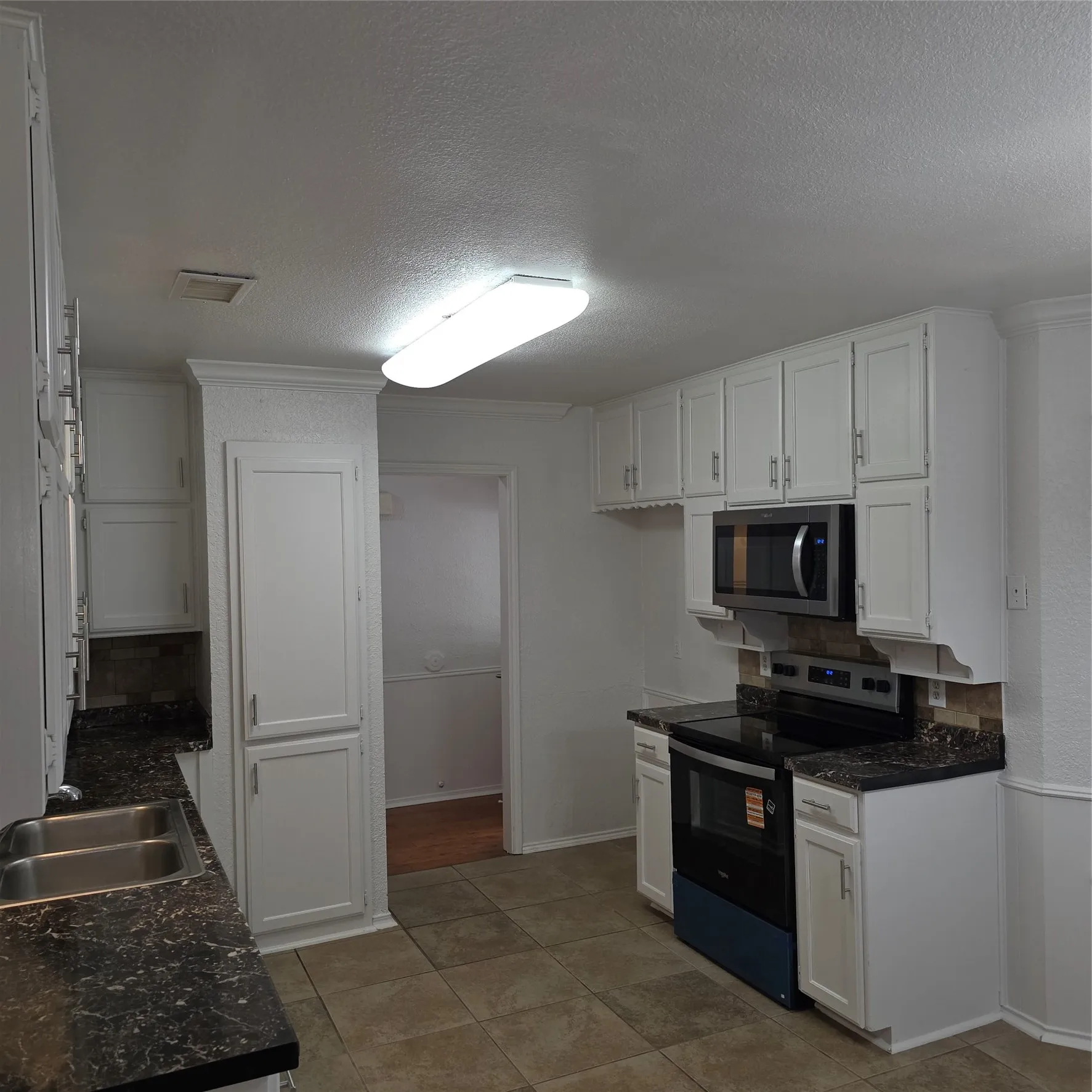 Single Family Residence For Sale in Tarrant County , 5525 Parliament Drive, Arlington, Texas 76017, 3 Bedroom, 2 Bathroom, 2 Garage spaces, 1,567 Sqft, built in 1980, mls#21346330, Real Estate Agent in Arlington, Homes For Sale in Tarrant county, Homes For Sale in Arlington, Realtor in Arlington Texas, Real Estate Brokerage Independent Realty Texas, Luminita Cordes Realtor