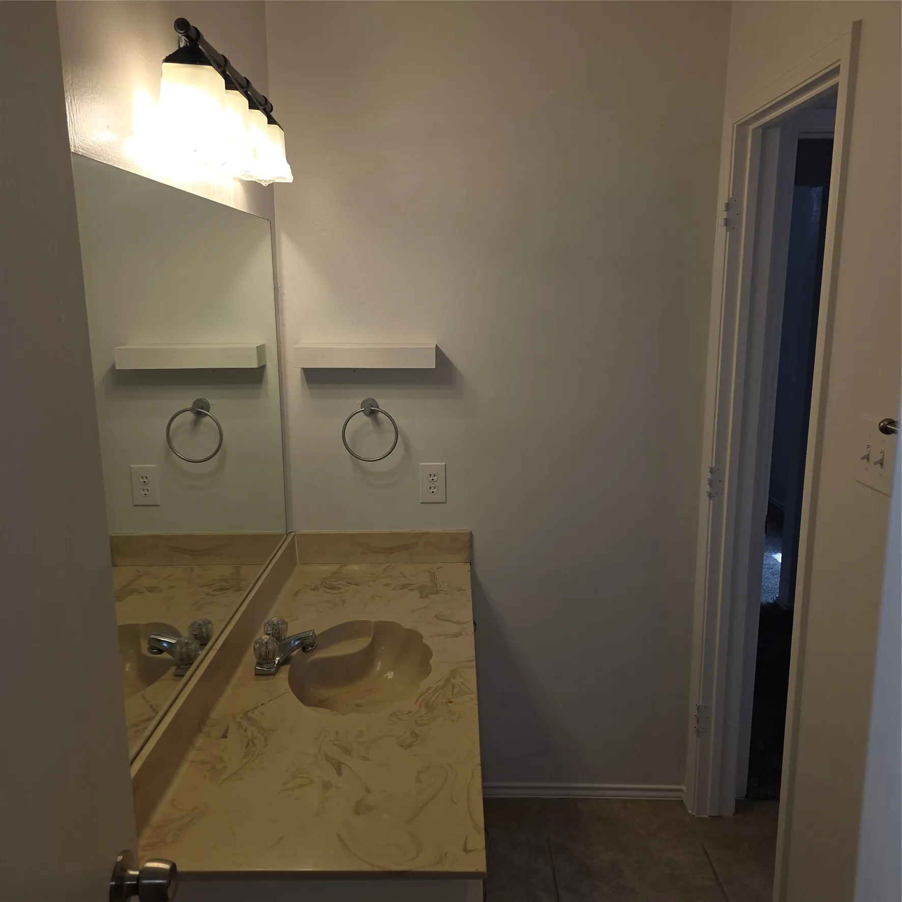Single Family Residence For Sale in Tarrant County , 5525 Parliament Drive, Arlington, Texas 76017, 3 Bedroom, 2 Bathroom, 2 Garage spaces, 1,567 Sqft, built in 1980, mls#21346330, Real Estate Agent in Arlington, Homes For Sale in Tarrant county, Homes For Sale in Arlington, Realtor in Arlington Texas, Real Estate Brokerage Independent Realty Texas, Luminita Cordes Realtor