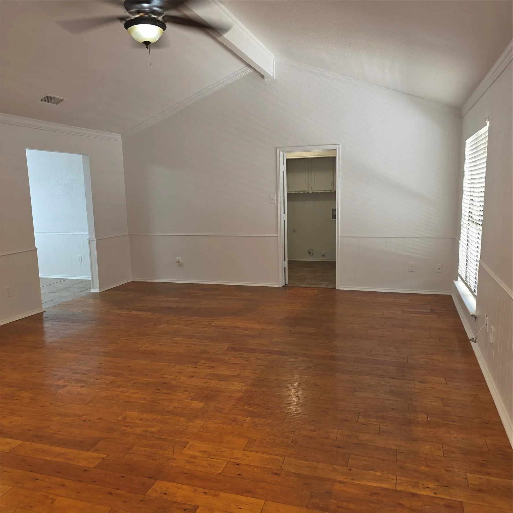 Single Family Residence For Sale in Tarrant County , 5525 Parliament Drive, Arlington, Texas 76017, 3 Bedroom, 2 Bathroom, 2 Garage spaces, 1,567 Sqft, built in 1980, mls#21346330, Real Estate Agent in Arlington, Homes For Sale in Tarrant county, Homes For Sale in Arlington, Realtor in Arlington Texas, Real Estate Brokerage Independent Realty Texas, Luminita Cordes Realtor
