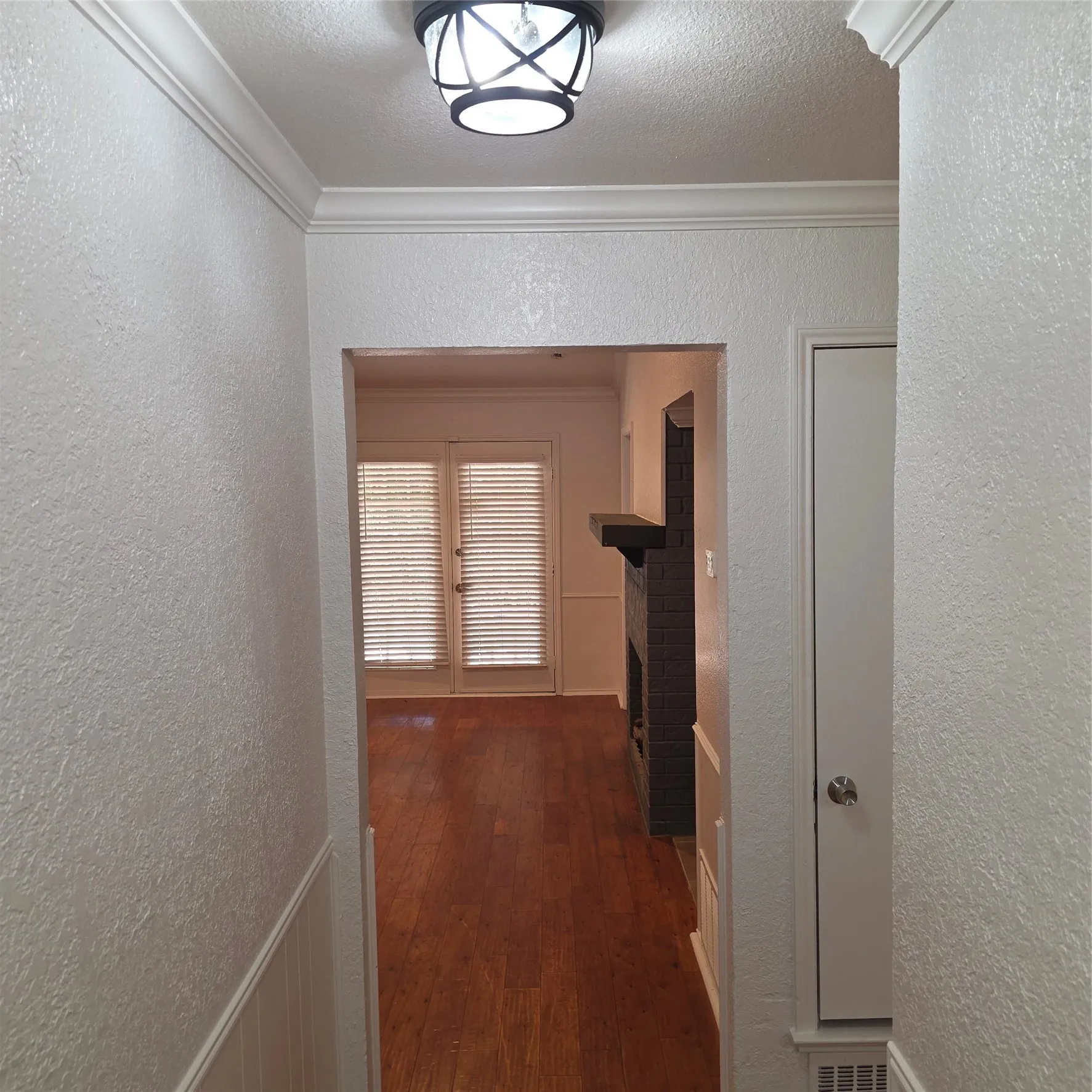 Single Family Residence For Sale in Tarrant County , 5525 Parliament Drive, Arlington, Texas 76017, 3 Bedroom, 2 Bathroom, 2 Garage spaces, 1,567 Sqft, built in 1980, mls#21346330, Real Estate Agent in Arlington, Homes For Sale in Tarrant county, Homes For Sale in Arlington, Realtor in Arlington Texas, Real Estate Brokerage Independent Realty Texas, Luminita Cordes Realtor