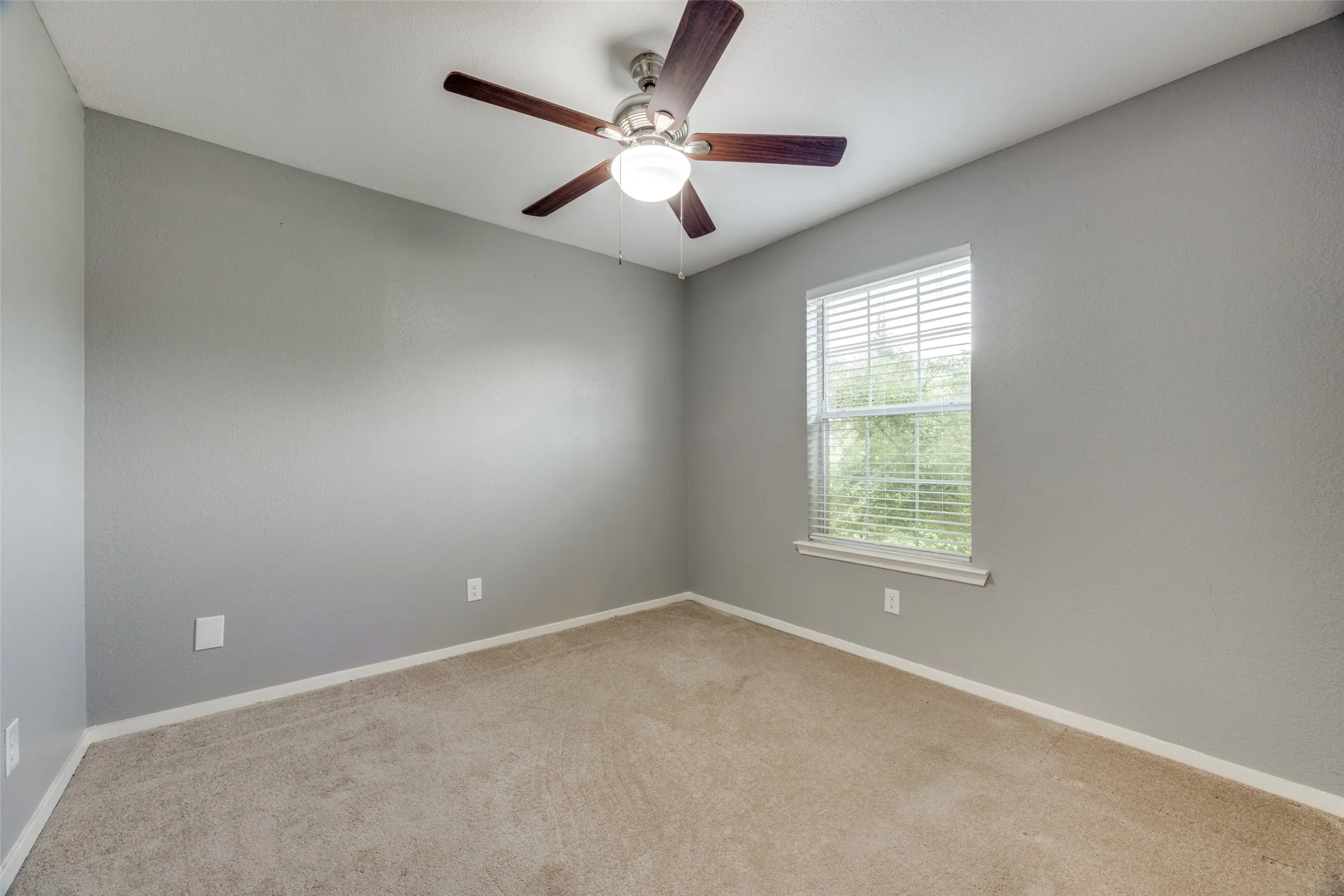 Single Family Residence For Rent in Grayson County , 4817 Hara Lane, Sherman, Texas 75092, 3 Bedroom, 2 Bathroom, 2 Garage spaces, 1,482 Sqft, built in 1993, mls#21346396, Real Estate Agent in Sherman, Homes For Rent in Grayson county, Homes For Rent in Sherman, Realtor in Sherman Texas, Real Estate Brokerage Independent Realty Texas, Luminita Cordes Realtor