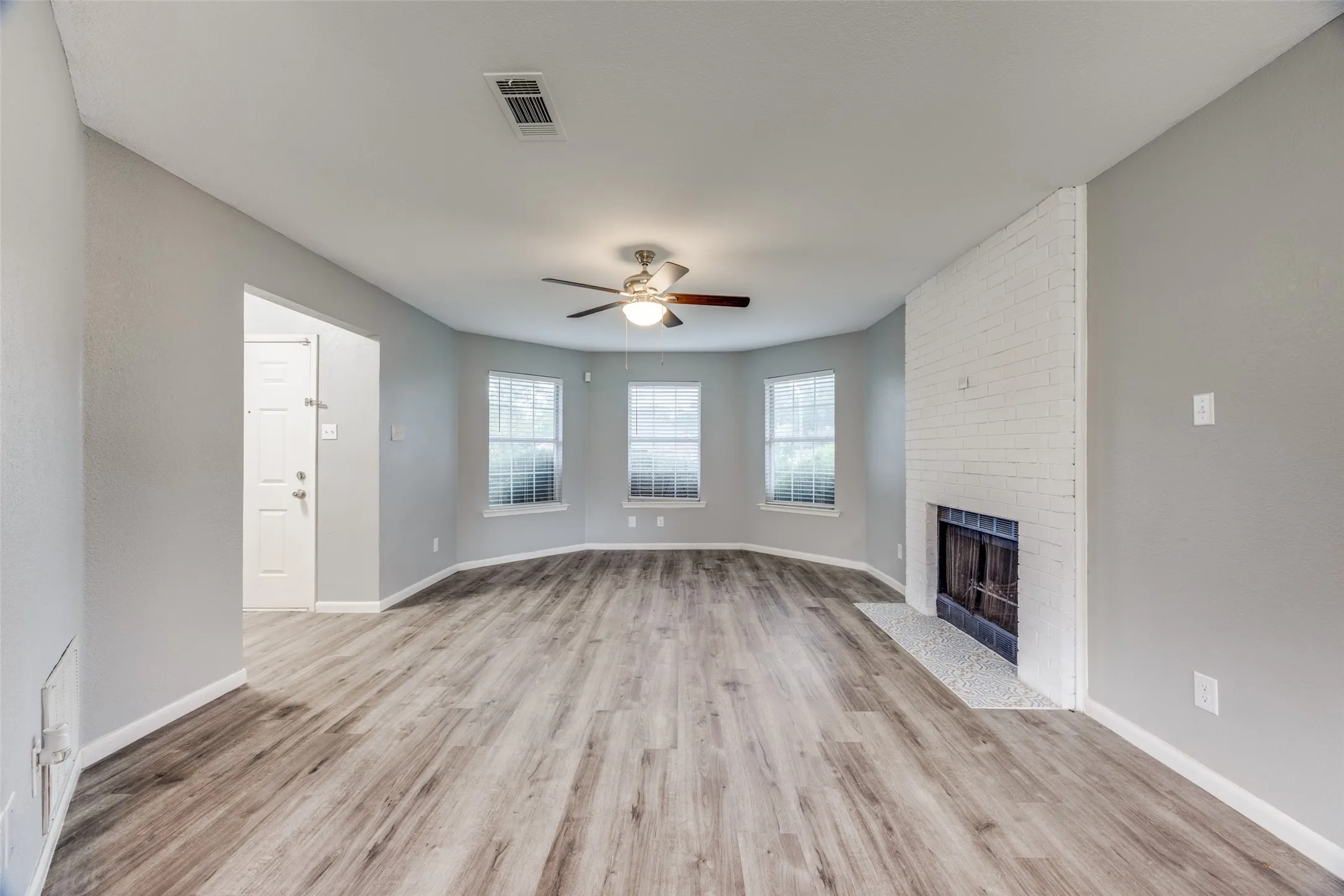 Single Family Residence For Rent in Grayson County , 4817 Hara Lane, Sherman, Texas 75092, 3 Bedroom, 2 Bathroom, 2 Garage spaces, 1,482 Sqft, built in 1993, mls#21346396, Real Estate Agent in Sherman, Homes For Rent in Grayson county, Homes For Rent in Sherman, Realtor in Sherman Texas, Real Estate Brokerage Independent Realty Texas, Luminita Cordes Realtor