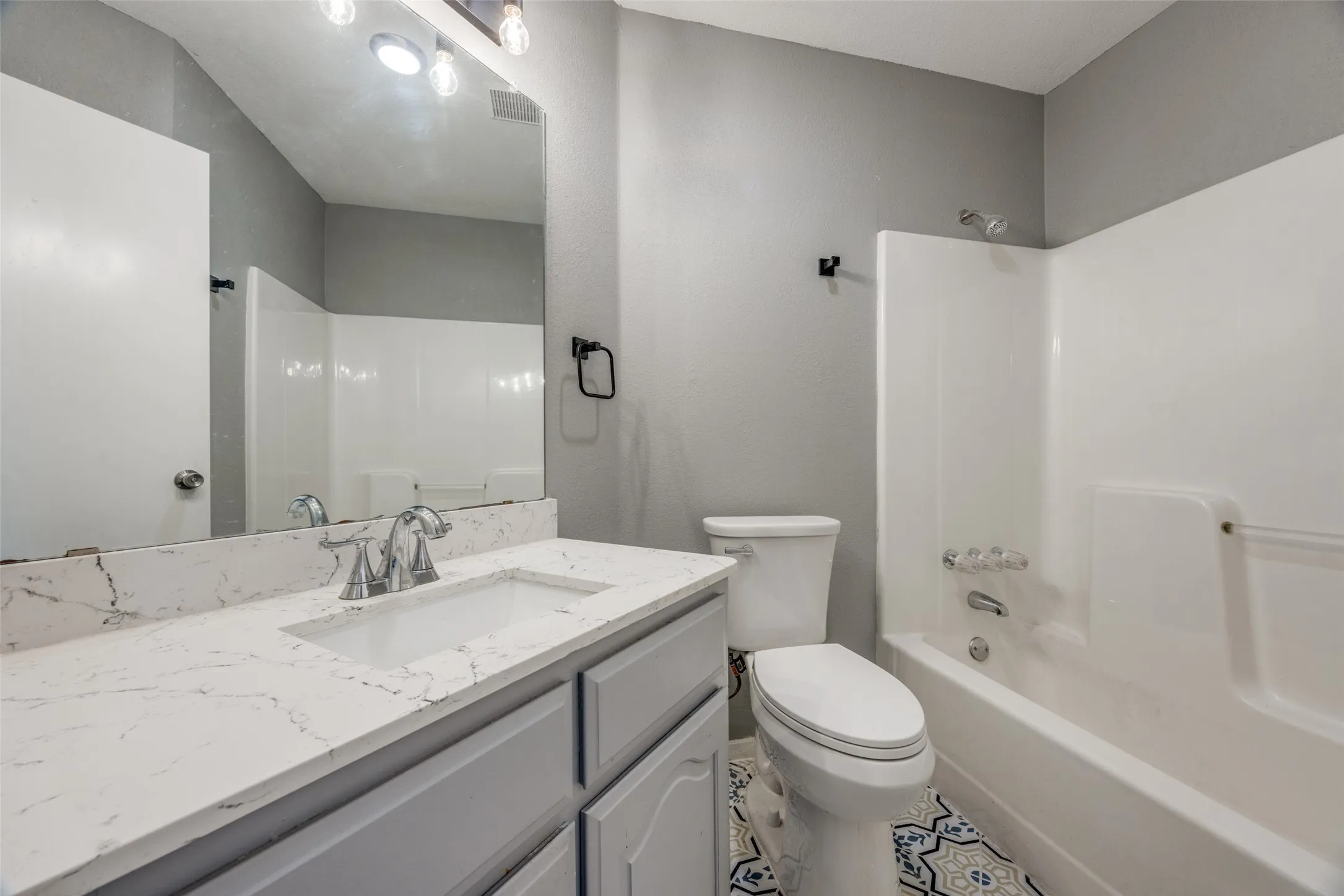 Single Family Residence For Rent in Grayson County , 4817 Hara Lane, Sherman, Texas 75092, 3 Bedroom, 2 Bathroom, 2 Garage spaces, 1,482 Sqft, built in 1993, mls#21346396, Real Estate Agent in Sherman, Homes For Rent in Grayson county, Homes For Rent in Sherman, Realtor in Sherman Texas, Real Estate Brokerage Independent Realty Texas, Luminita Cordes Realtor