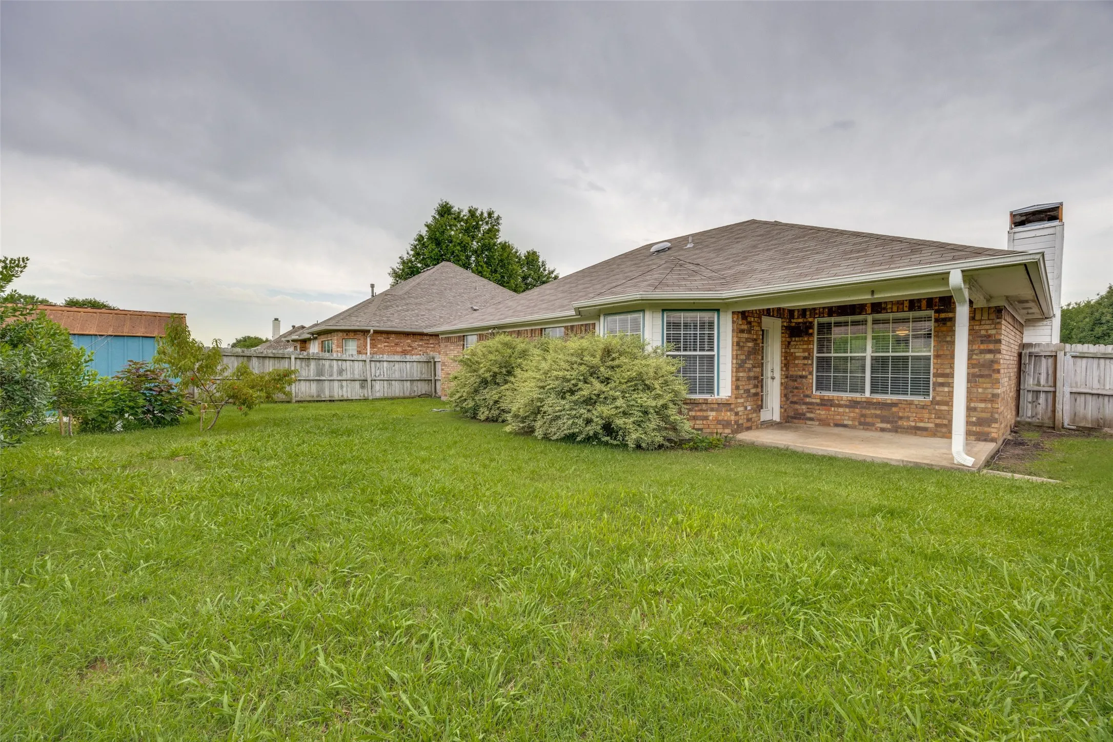 Single Family Residence For Rent in Grayson County , 4817 Hara Lane, Sherman, Texas 75092, 3 Bedroom, 2 Bathroom, 2 Garage spaces, 1,482 Sqft, built in 1993, mls#21346396, Real Estate Agent in Sherman, Homes For Rent in Grayson county, Homes For Rent in Sherman, Realtor in Sherman Texas, Real Estate Brokerage Independent Realty Texas, Luminita Cordes Realtor
