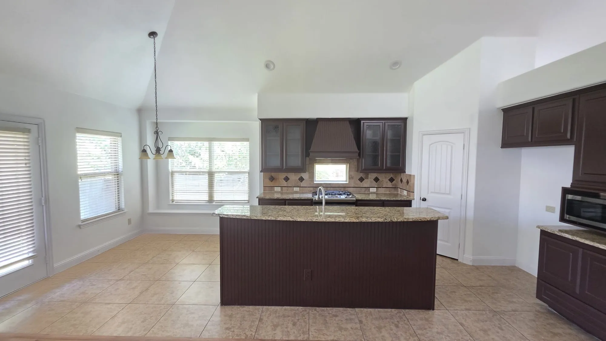 Single Family Residence For Rent in Tarrant County , 11516 Round Leaf Drive, Fort Worth, Texas 76244, 4 Bedroom, 3 Bathroom, 2 Garage spaces, 2,633 Sqft, built in 2008, mls#21346398, Real Estate Agent in Fort Worth, Homes For Rent in Tarrant county, Homes For Rent in Fort Worth, Realtor in Fort Worth Texas, Real Estate Brokerage Independent Realty Texas, Luminita Cordes Realtor