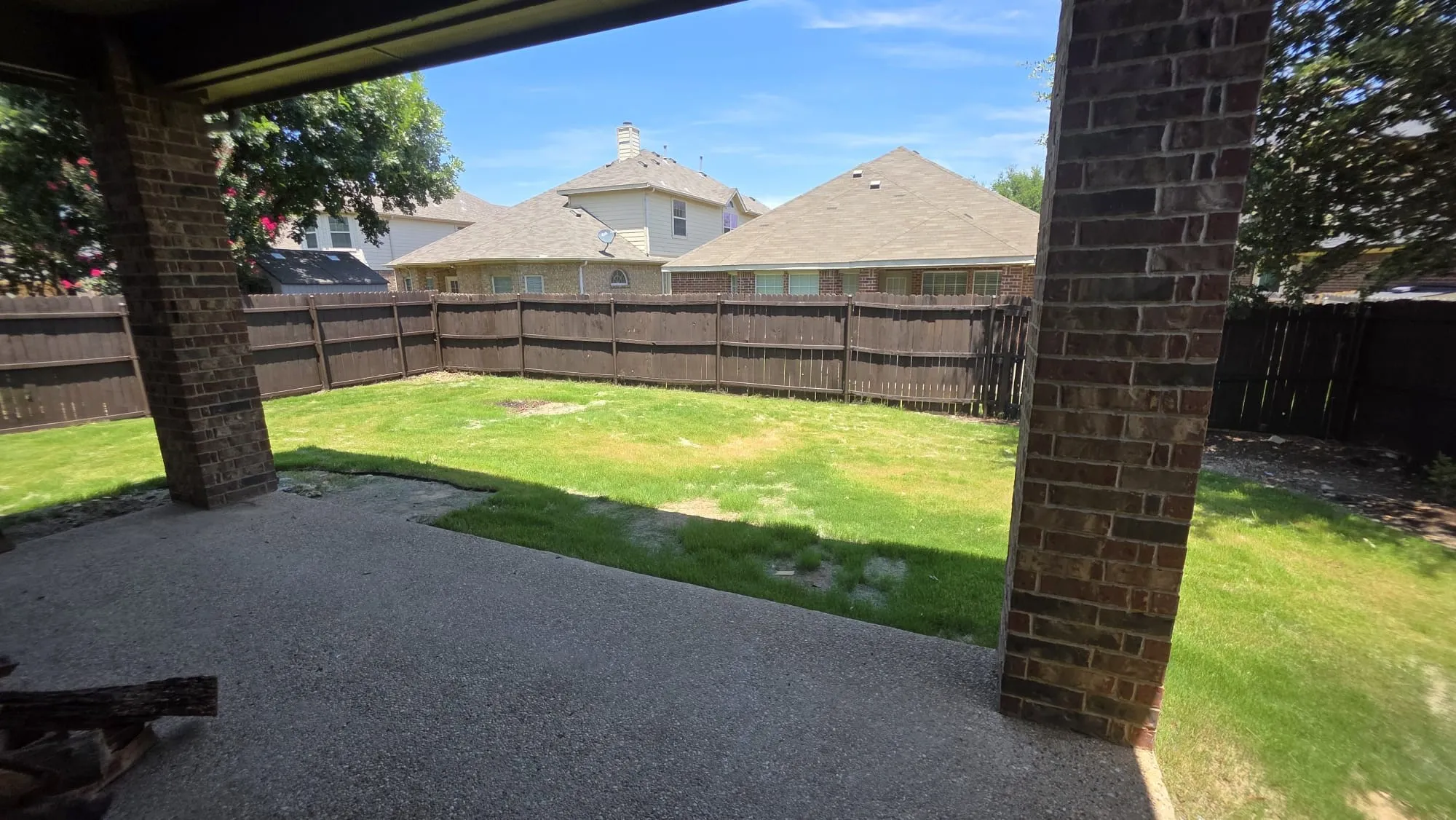 Covered patio, big yard
