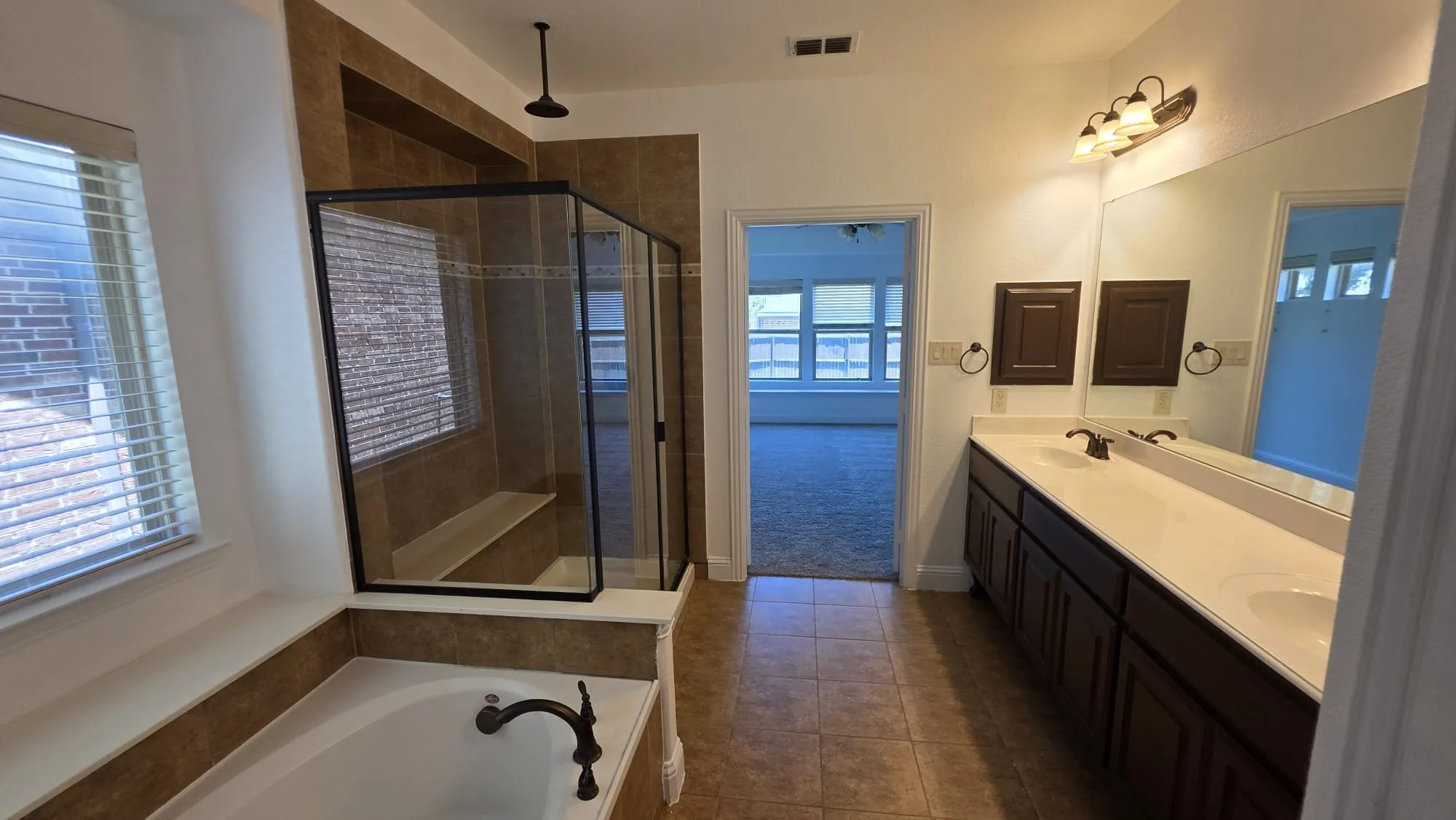 Single Family Residence For Rent in Tarrant County , 11516 Round Leaf Drive, Fort Worth, Texas 76244, 4 Bedroom, 3 Bathroom, 2 Garage spaces, 2,633 Sqft, built in 2008, mls#21346398, Real Estate Agent in Fort Worth, Homes For Rent in Tarrant county, Homes For Rent in Fort Worth, Realtor in Fort Worth Texas, Real Estate Brokerage Independent Realty Texas, Luminita Cordes Realtor