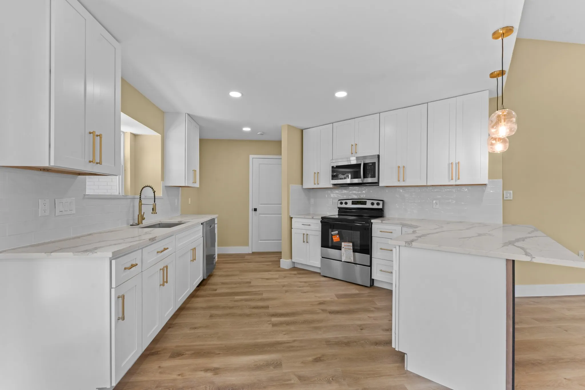 Single Family Residence For Sale in Dallas County , 2113 Cedarwood Drive, Garland, Texas 75040, 3 Bedroom, 2 Bathroom, 2 Garage spaces, 1,635 Sqft, built in 1987, mls#21345728, Real Estate Agent in Garland, Homes For Sale in Dallas county, Homes For Sale in Garland, Realtor in Garland Texas, Real Estate Brokerage Independent Realty Texas, Luminita Cordes Realtor