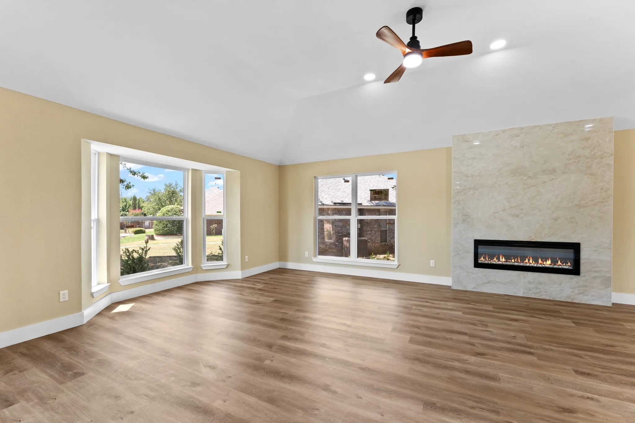 Single Family Residence For Sale in Dallas County , 2113 Cedarwood Drive, Garland, Texas 75040, 3 Bedroom, 2 Bathroom, 2 Garage spaces, 1,635 Sqft, built in 1987, mls#21345728, Real Estate Agent in Garland, Homes For Sale in Dallas county, Homes For Sale in Garland, Realtor in Garland Texas, Real Estate Brokerage Independent Realty Texas, Luminita Cordes Realtor