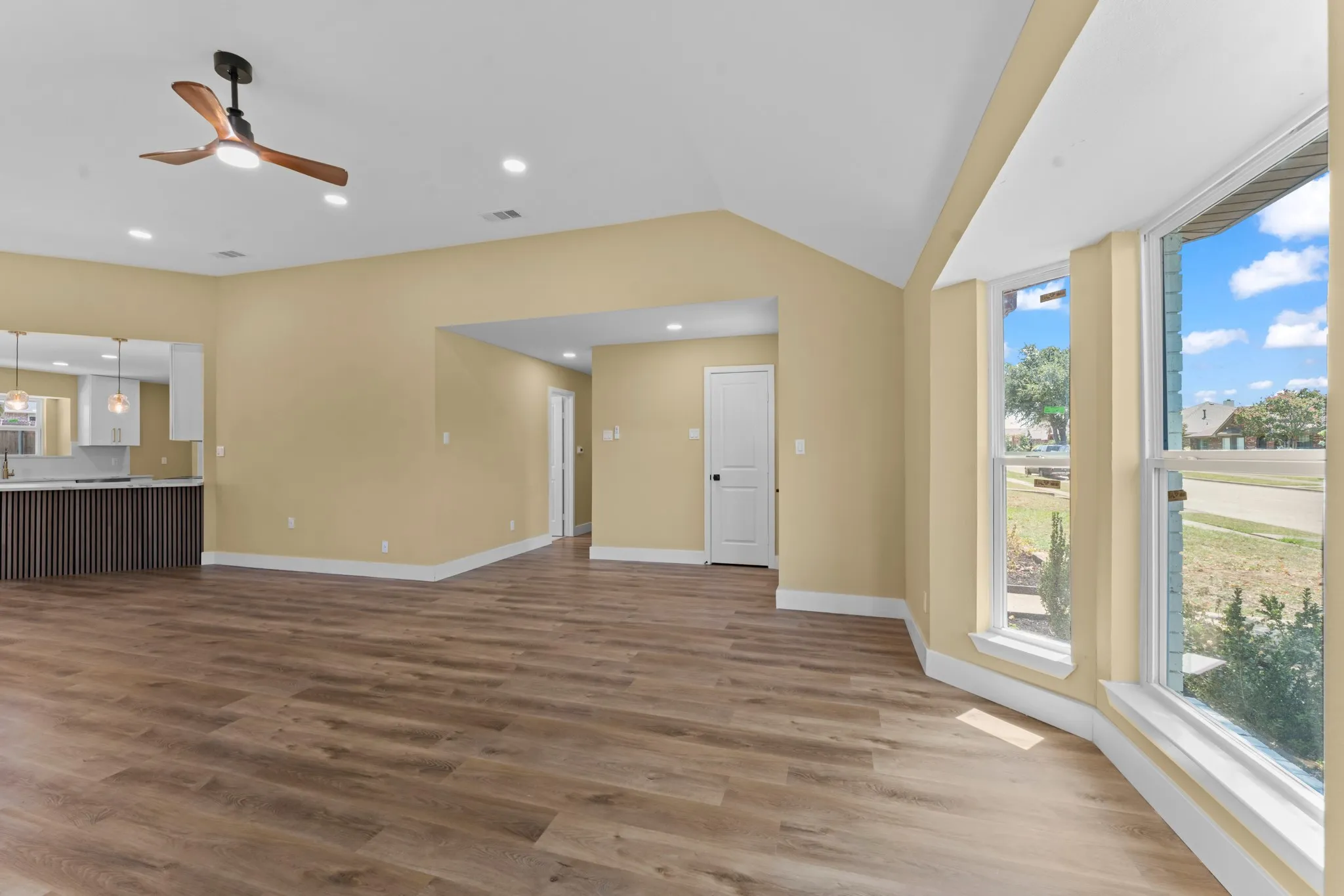 Single Family Residence For Sale in Dallas County , 2113 Cedarwood Drive, Garland, Texas 75040, 3 Bedroom, 2 Bathroom, 2 Garage spaces, 1,635 Sqft, built in 1987, mls#21345728, Real Estate Agent in Garland, Homes For Sale in Dallas county, Homes For Sale in Garland, Realtor in Garland Texas, Real Estate Brokerage Independent Realty Texas, Luminita Cordes Realtor