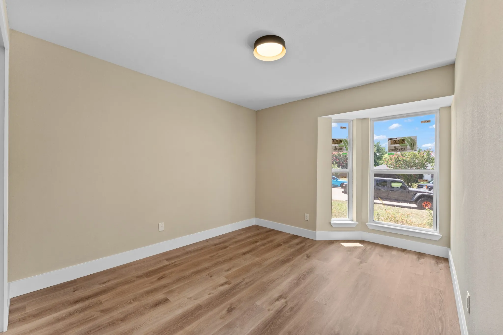 Single Family Residence For Sale in Dallas County , 2113 Cedarwood Drive, Garland, Texas 75040, 3 Bedroom, 2 Bathroom, 2 Garage spaces, 1,635 Sqft, built in 1987, mls#21345728, Real Estate Agent in Garland, Homes For Sale in Dallas county, Homes For Sale in Garland, Realtor in Garland Texas, Real Estate Brokerage Independent Realty Texas, Luminita Cordes Realtor
