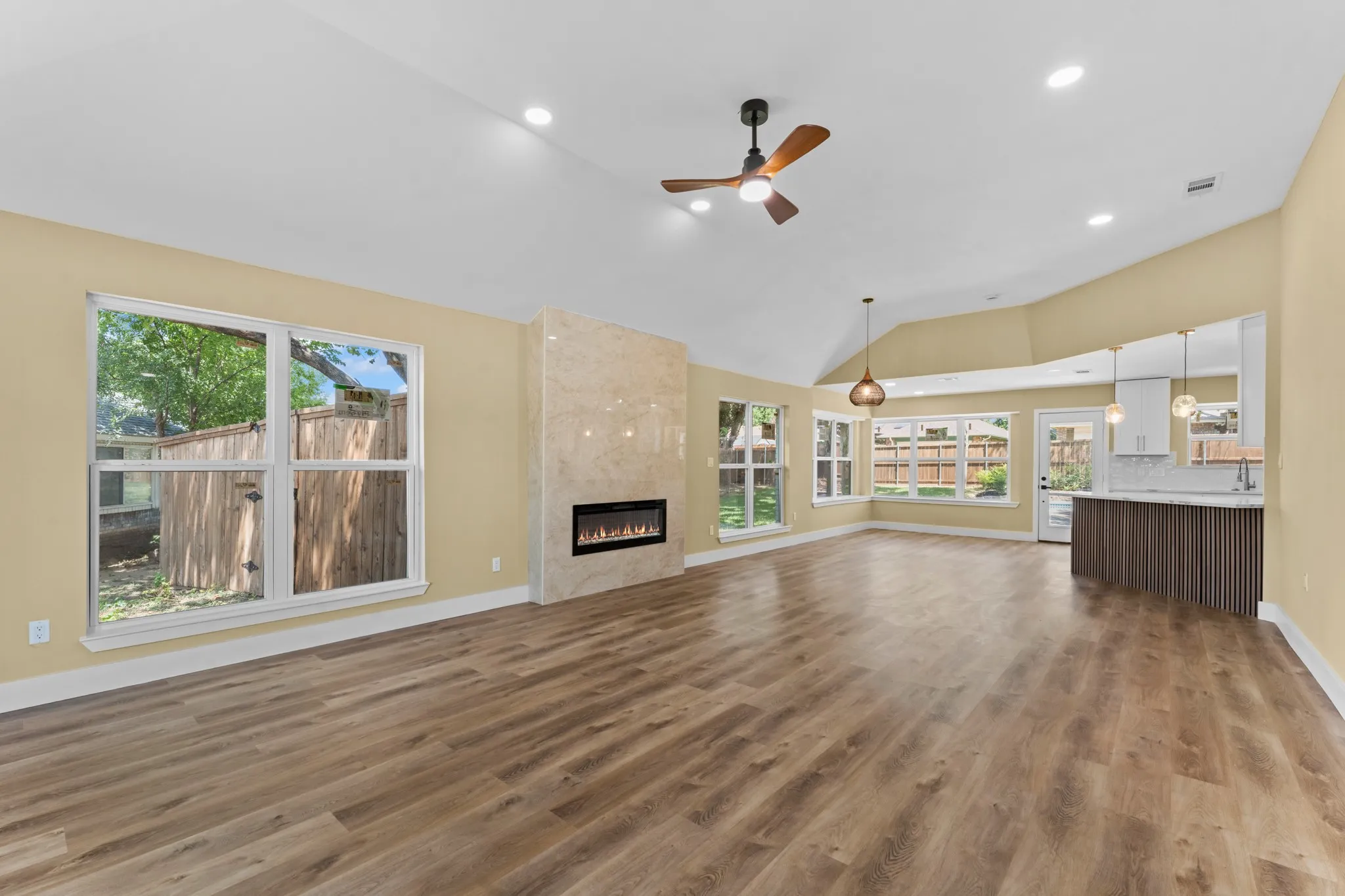 Single Family Residence For Sale in Dallas County , 2113 Cedarwood Drive, Garland, Texas 75040, 3 Bedroom, 2 Bathroom, 2 Garage spaces, 1,635 Sqft, built in 1987, mls#21345728, Real Estate Agent in Garland, Homes For Sale in Dallas county, Homes For Sale in Garland, Realtor in Garland Texas, Real Estate Brokerage Independent Realty Texas, Luminita Cordes Realtor