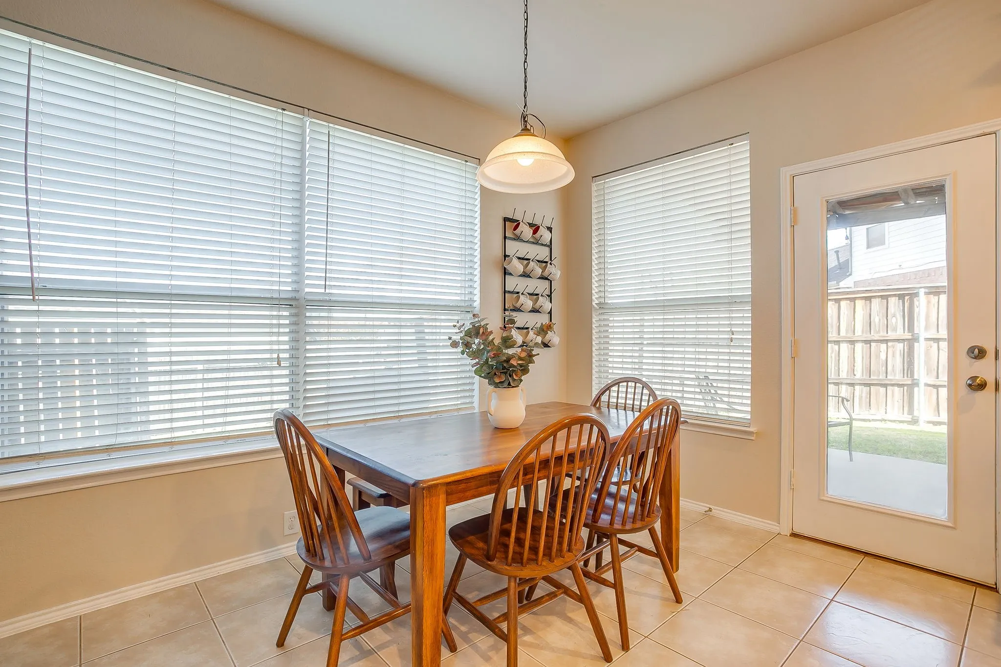 Single Family Residence For Sale in Tarrant County , 6509 Nottinghill Court, North Richland Hills, Texas 76180, 4 Bedroom, 3 Bathroom, 2 Garage spaces, 2,726 Sqft, built in 2003, mls#21346293, Real Estate Agent in North Richland Hills, Homes For Sale in Tarrant county, Homes For Sale in North Richland Hills, Realtor in North Richland Hills Texas, Real Estate Brokerage Independent Realty Texas, Luminita Cordes Realtor