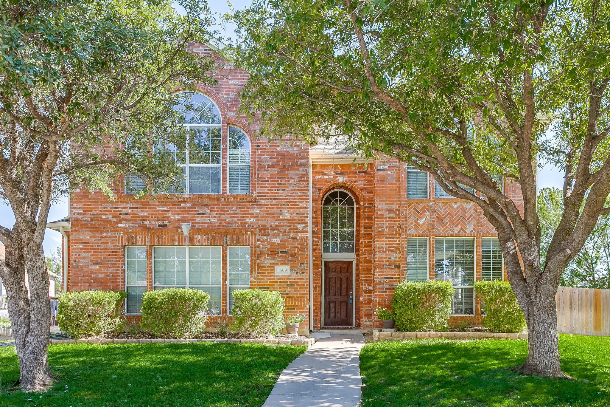 Single Family Residence For Sale in Tarrant County , 6509 Nottinghill Court, North Richland Hills, Texas 76180, 4 Bedroom, 3 Bathroom, 2 Garage spaces, 2,726 Sqft, built in 2003, mls#21346293, Real Estate Agent in North Richland Hills, Homes For Sale in Tarrant county, Homes For Sale in North Richland Hills, Realtor in North Richland Hills Texas, Real Estate Brokerage Independent Realty Texas, Luminita Cordes Realtor