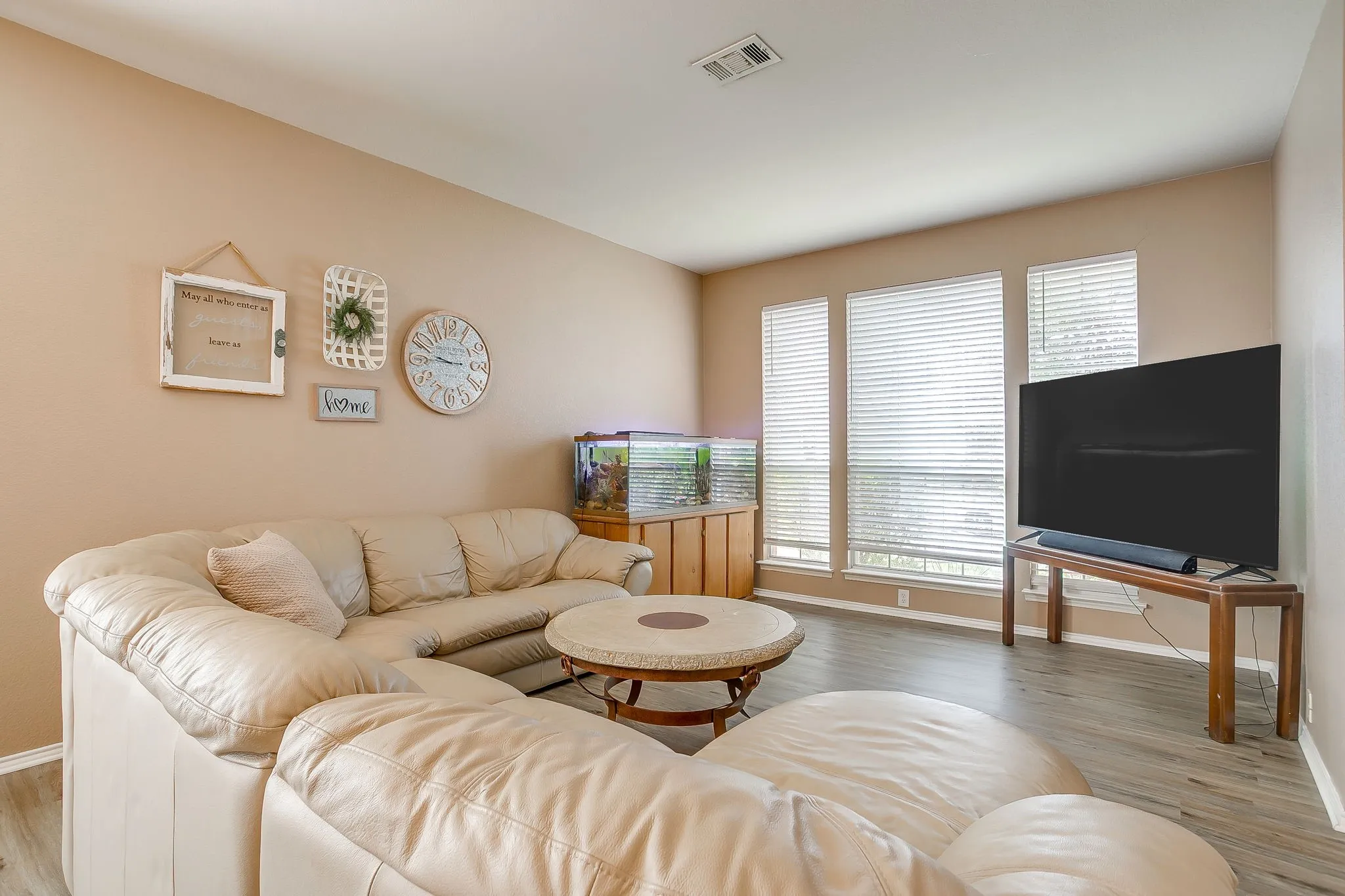 Single Family Residence For Sale in Tarrant County , 6509 Nottinghill Court, North Richland Hills, Texas 76180, 4 Bedroom, 3 Bathroom, 2 Garage spaces, 2,726 Sqft, built in 2003, mls#21346293, Real Estate Agent in North Richland Hills, Homes For Sale in Tarrant county, Homes For Sale in North Richland Hills, Realtor in North Richland Hills Texas, Real Estate Brokerage Independent Realty Texas, Luminita Cordes Realtor