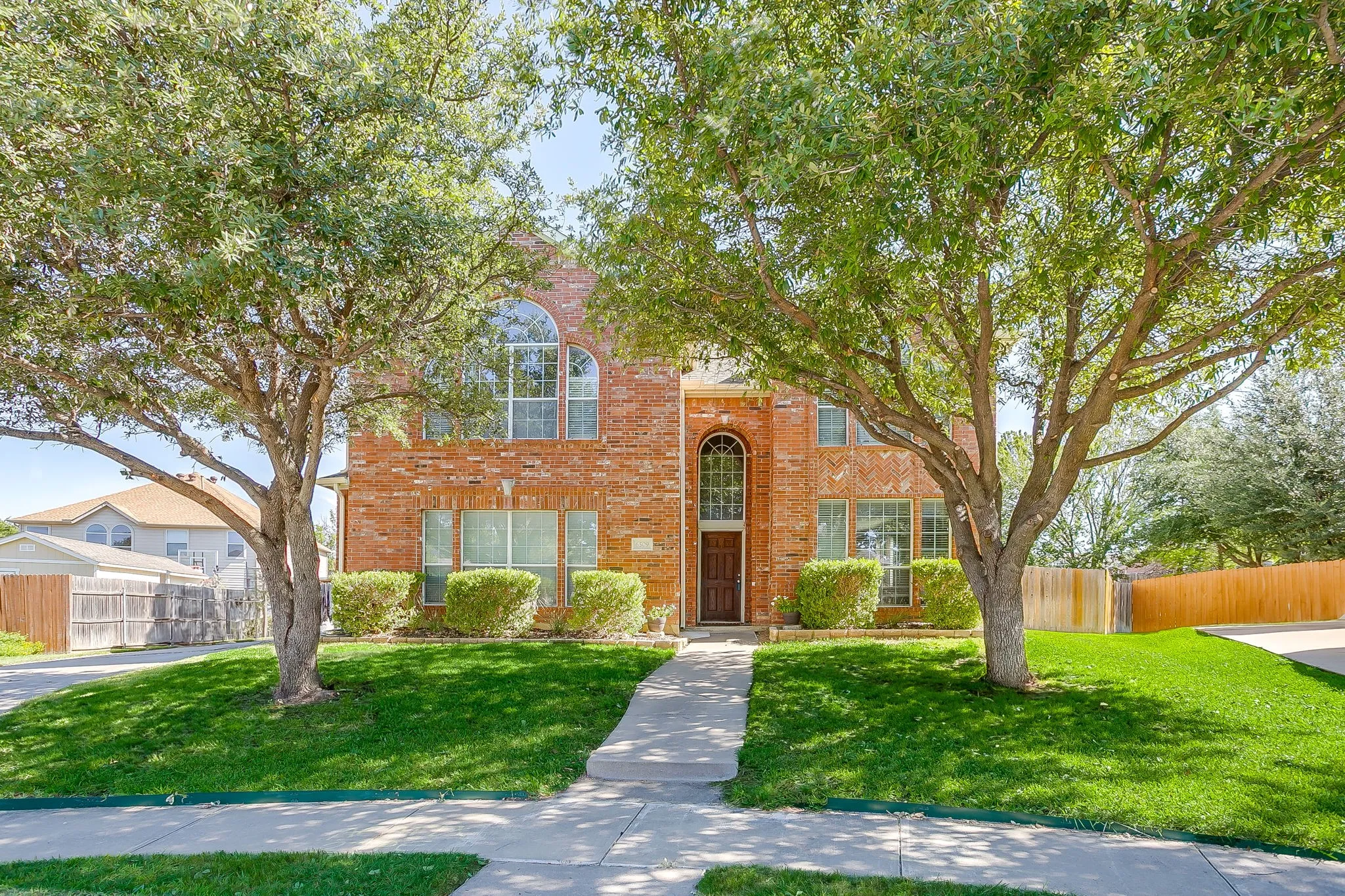 Single Family Residence For Sale in Tarrant County , 6509 Nottinghill Court, North Richland Hills, Texas 76180, 4 Bedroom, 3 Bathroom, 2 Garage spaces, 2,726 Sqft, built in 2003, mls#21346293, Real Estate Agent in North Richland Hills, Homes For Sale in Tarrant county, Homes For Sale in North Richland Hills, Realtor in North Richland Hills Texas, Real Estate Brokerage Independent Realty Texas, Luminita Cordes Realtor