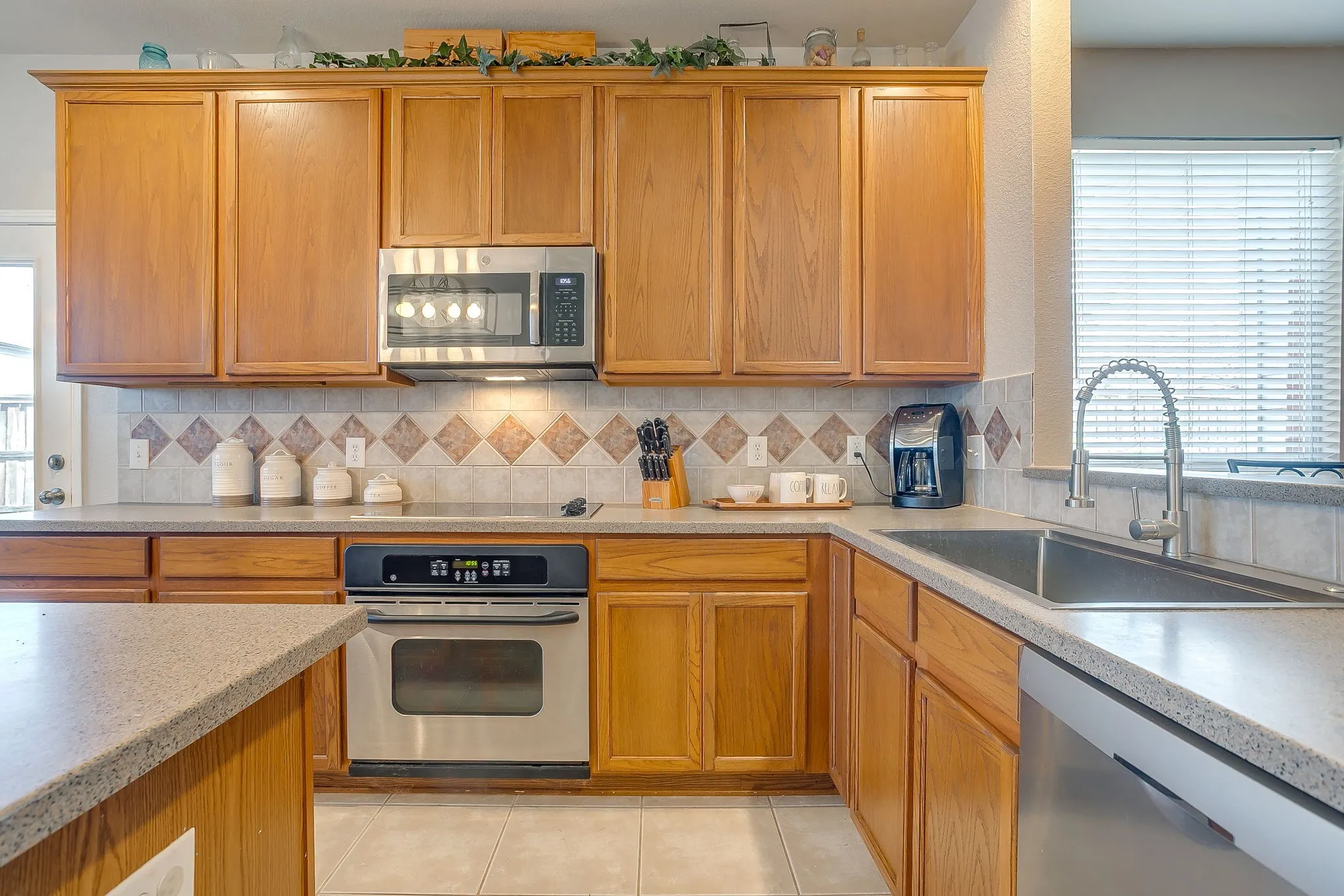 Single Family Residence For Sale in Tarrant County , 6509 Nottinghill Court, North Richland Hills, Texas 76180, 4 Bedroom, 3 Bathroom, 2 Garage spaces, 2,726 Sqft, built in 2003, mls#21346293, Real Estate Agent in North Richland Hills, Homes For Sale in Tarrant county, Homes For Sale in North Richland Hills, Realtor in North Richland Hills Texas, Real Estate Brokerage Independent Realty Texas, Luminita Cordes Realtor