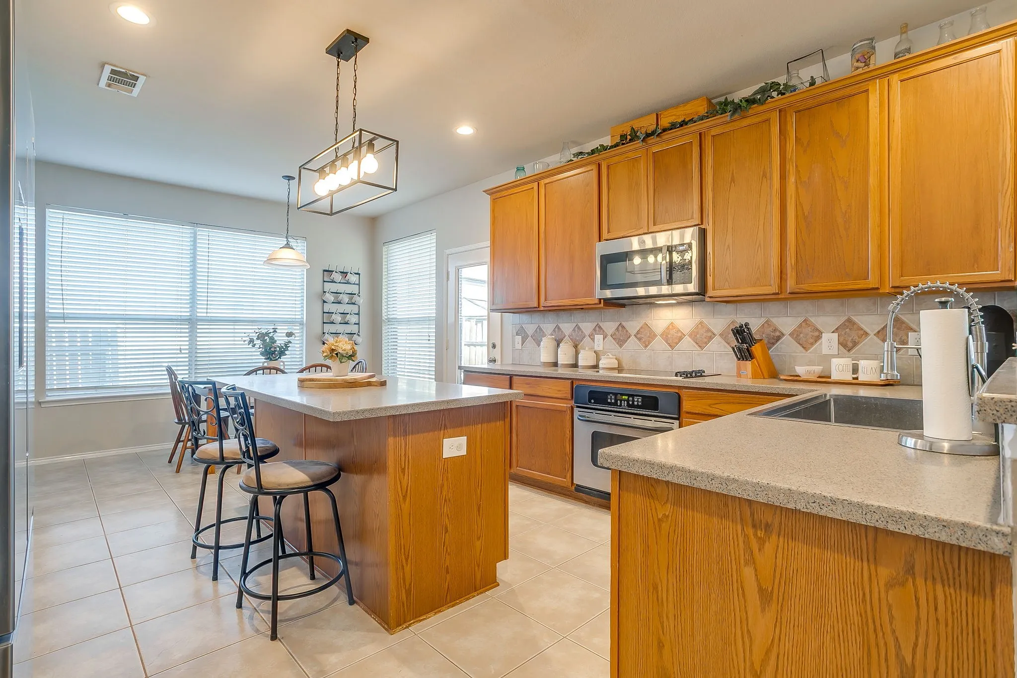 Single Family Residence For Sale in Tarrant County , 6509 Nottinghill Court, North Richland Hills, Texas 76180, 4 Bedroom, 3 Bathroom, 2 Garage spaces, 2,726 Sqft, built in 2003, mls#21346293, Real Estate Agent in North Richland Hills, Homes For Sale in Tarrant county, Homes For Sale in North Richland Hills, Realtor in North Richland Hills Texas, Real Estate Brokerage Independent Realty Texas, Luminita Cordes Realtor