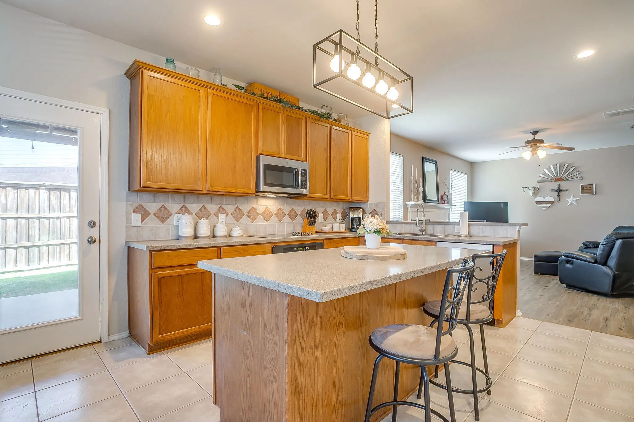 Single Family Residence For Sale in Tarrant County , 6509 Nottinghill Court, North Richland Hills, Texas 76180, 4 Bedroom, 3 Bathroom, 2 Garage spaces, 2,726 Sqft, built in 2003, mls#21346293, Real Estate Agent in North Richland Hills, Homes For Sale in Tarrant county, Homes For Sale in North Richland Hills, Realtor in North Richland Hills Texas, Real Estate Brokerage Independent Realty Texas, Luminita Cordes Realtor