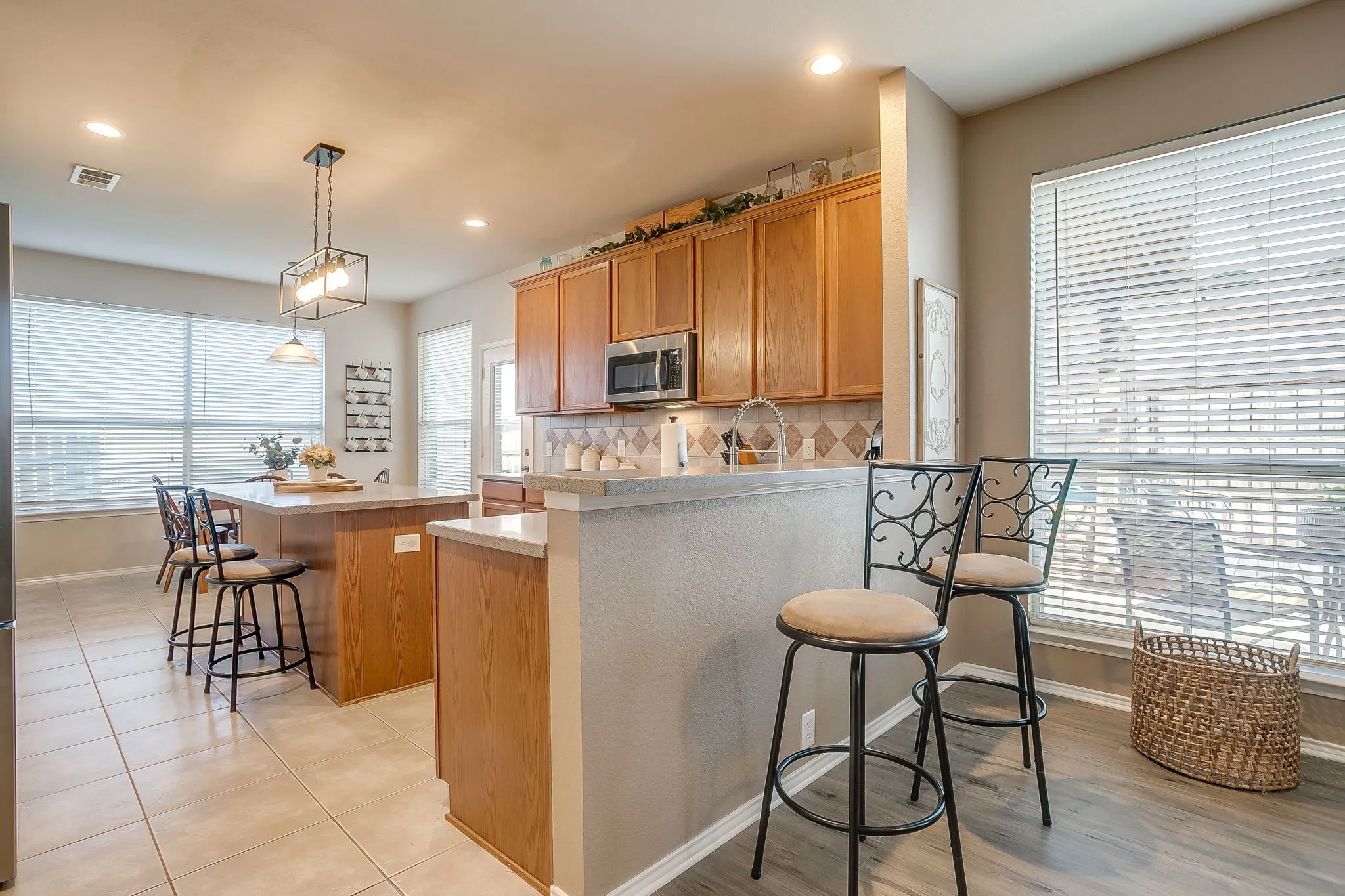 Single Family Residence For Sale in Tarrant County , 6509 Nottinghill Court, North Richland Hills, Texas 76180, 4 Bedroom, 3 Bathroom, 2 Garage spaces, 2,726 Sqft, built in 2003, mls#21346293, Real Estate Agent in North Richland Hills, Homes For Sale in Tarrant county, Homes For Sale in North Richland Hills, Realtor in North Richland Hills Texas, Real Estate Brokerage Independent Realty Texas, Luminita Cordes Realtor